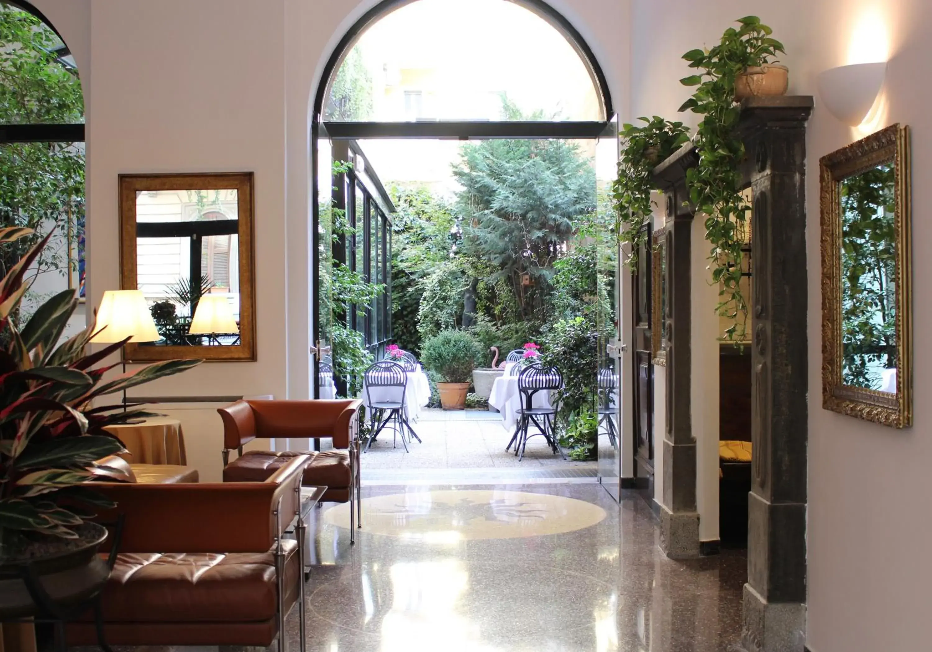 Lobby or reception in Hotel Sanpi Milano
