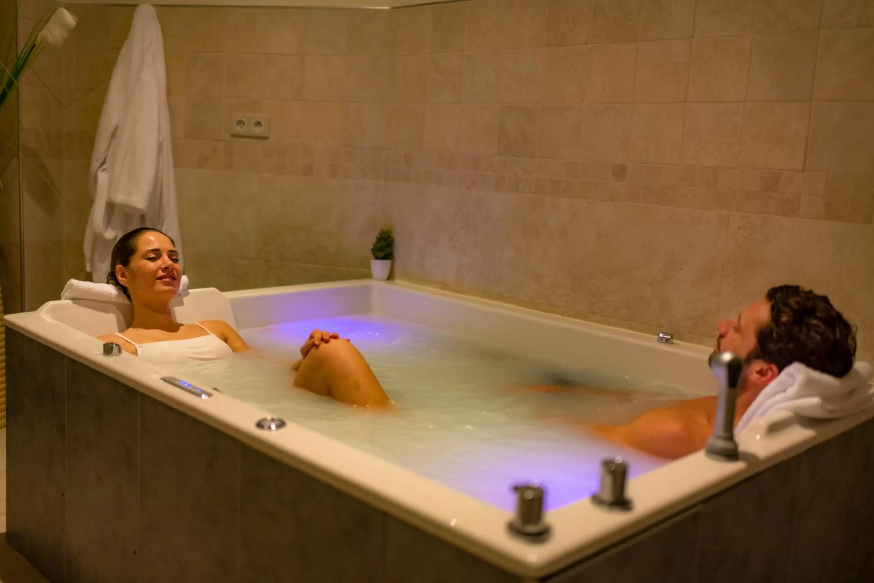 Hot Tub in Hotel *** & Spa Vacances Bleues Villa Marlioz