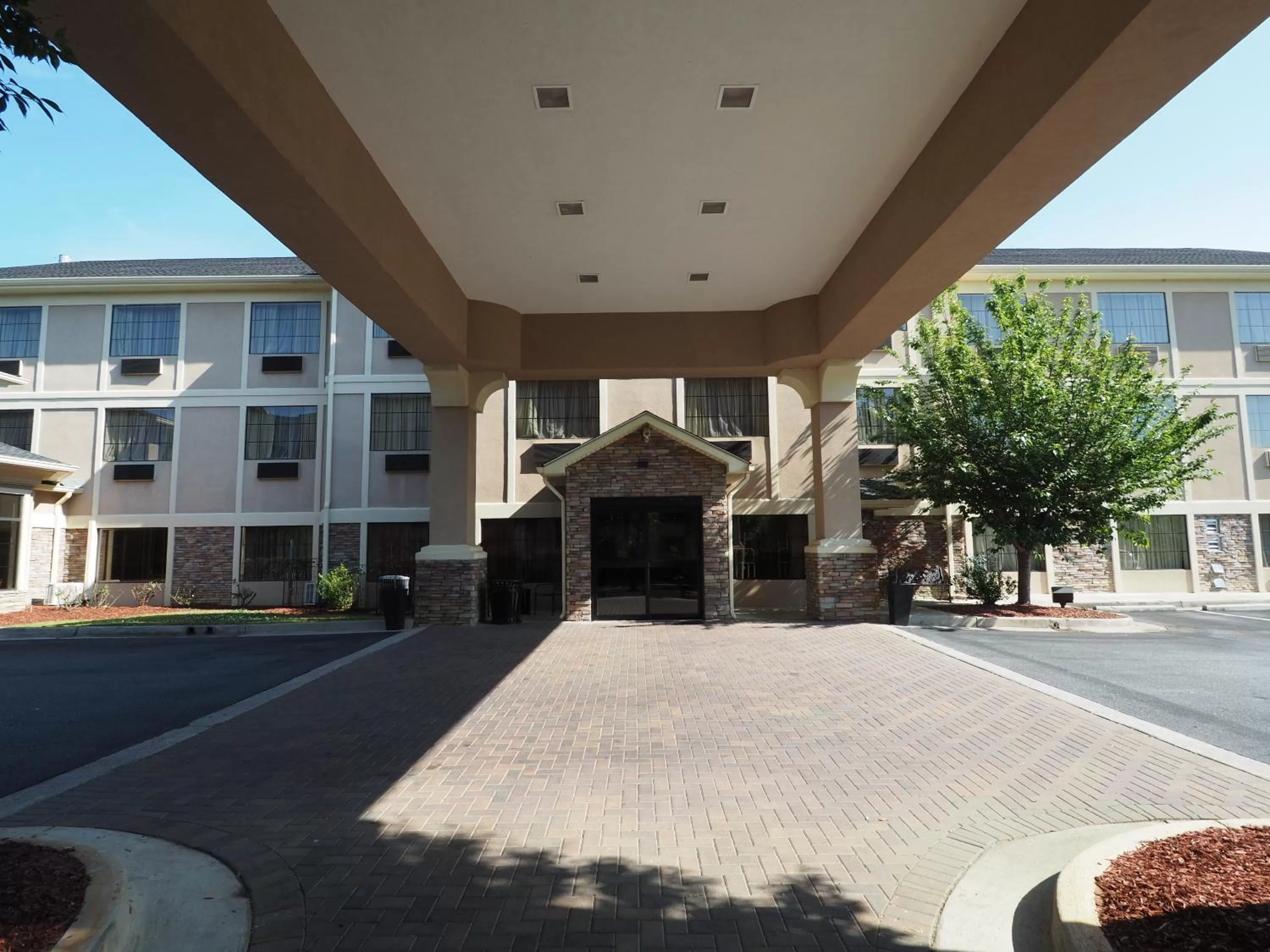 Facade/entrance in Country Inn & Suites by Radisson, Canton, GA