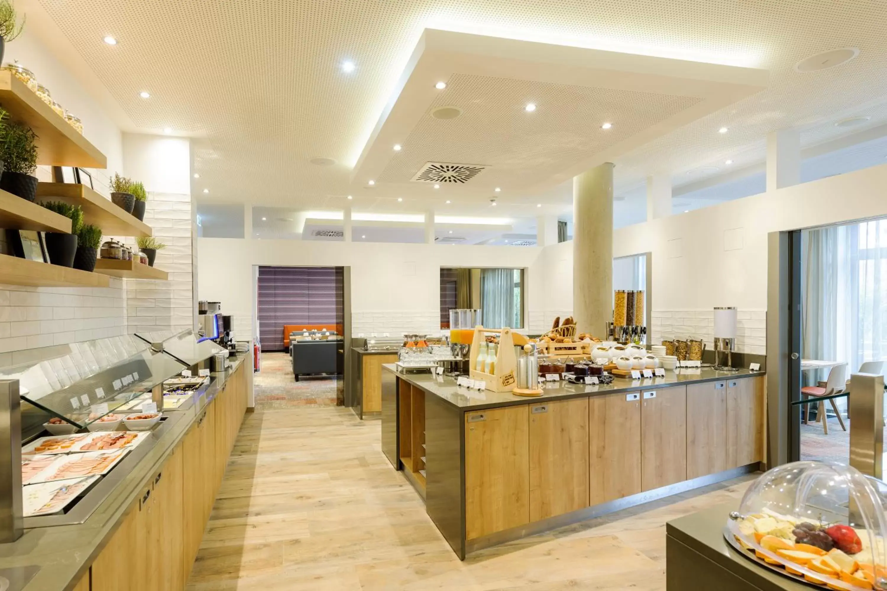 Food and drinks, Restaurant/Places to Eat in Novotel München City Arnulfpark