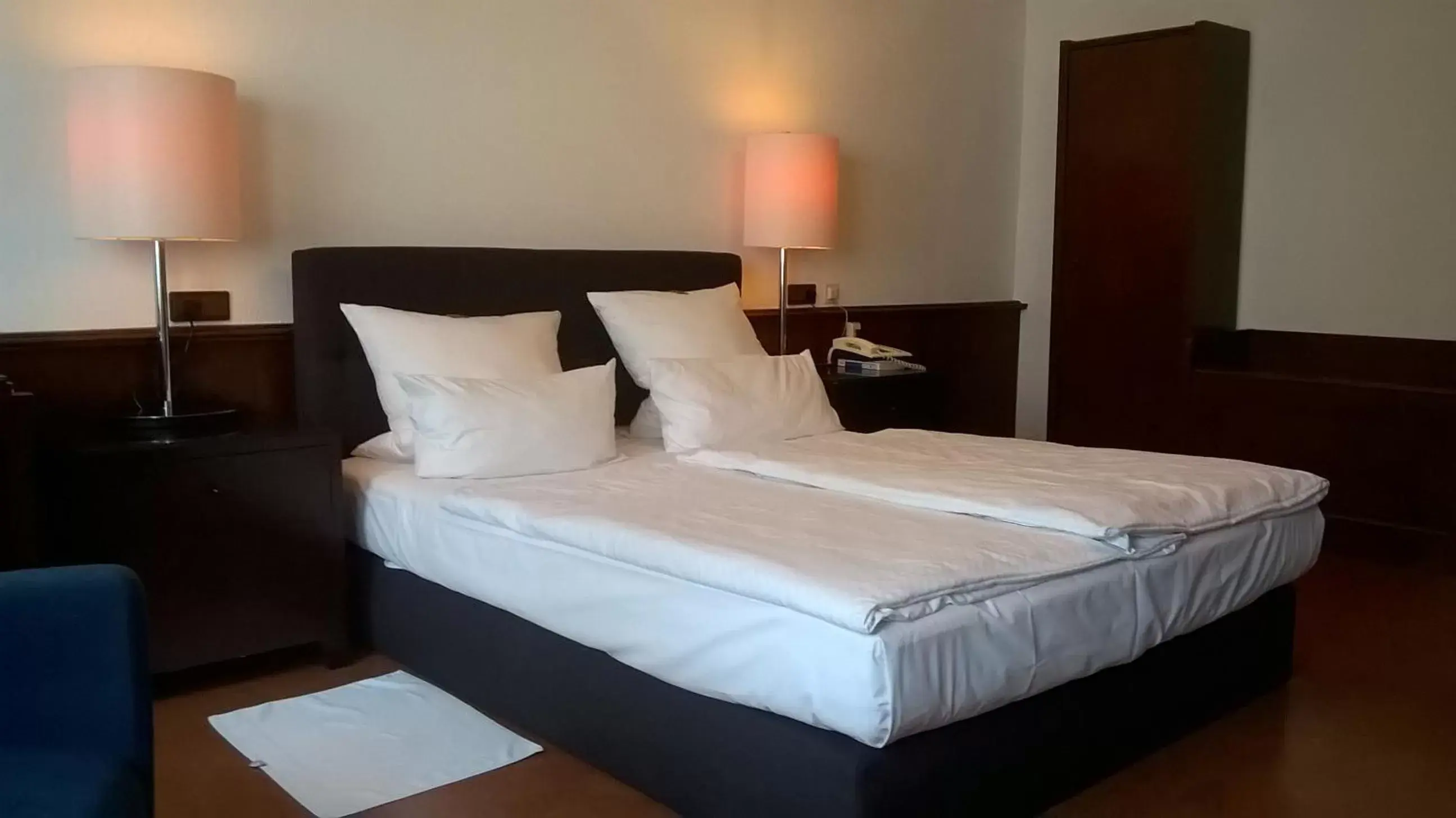 Bed in Eisberg Hotel City