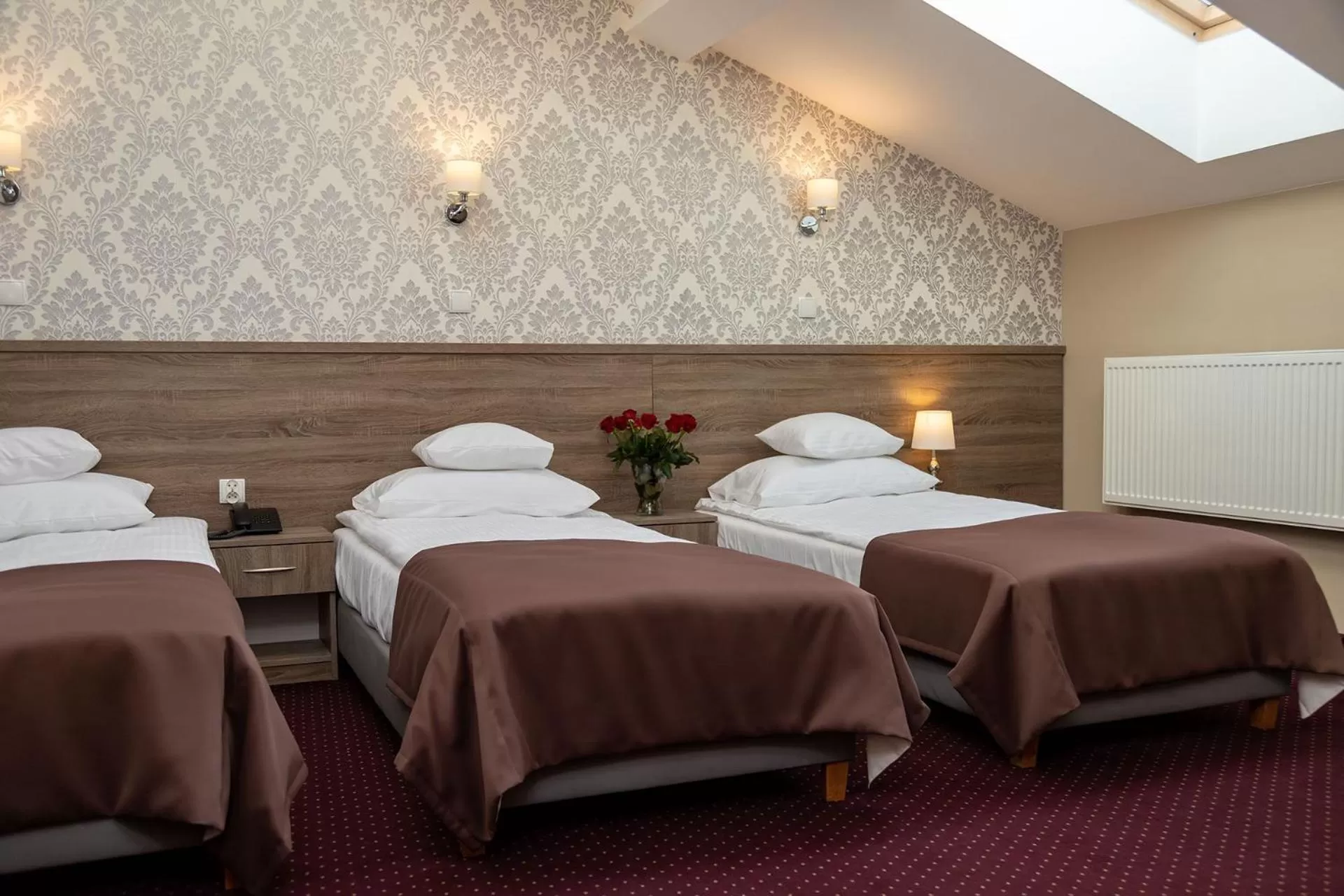 Bed in Hotel Maximum