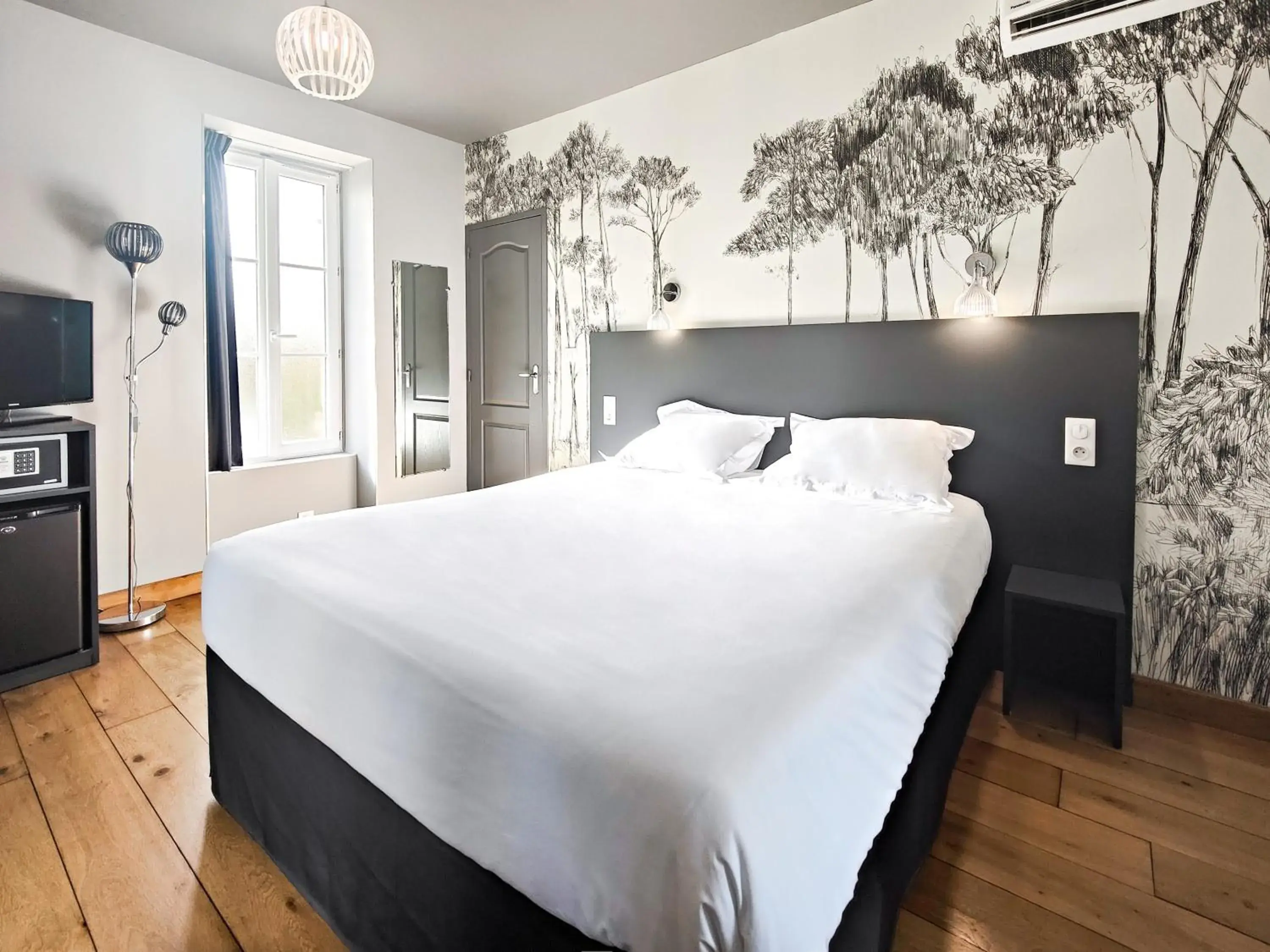 Standard Double Room (dependance 591 ft from Castle) in Hotel Château de la Barbinière Standard Double Room (dependance 591 ft from Castle) in Hotel Château de la Barbinière