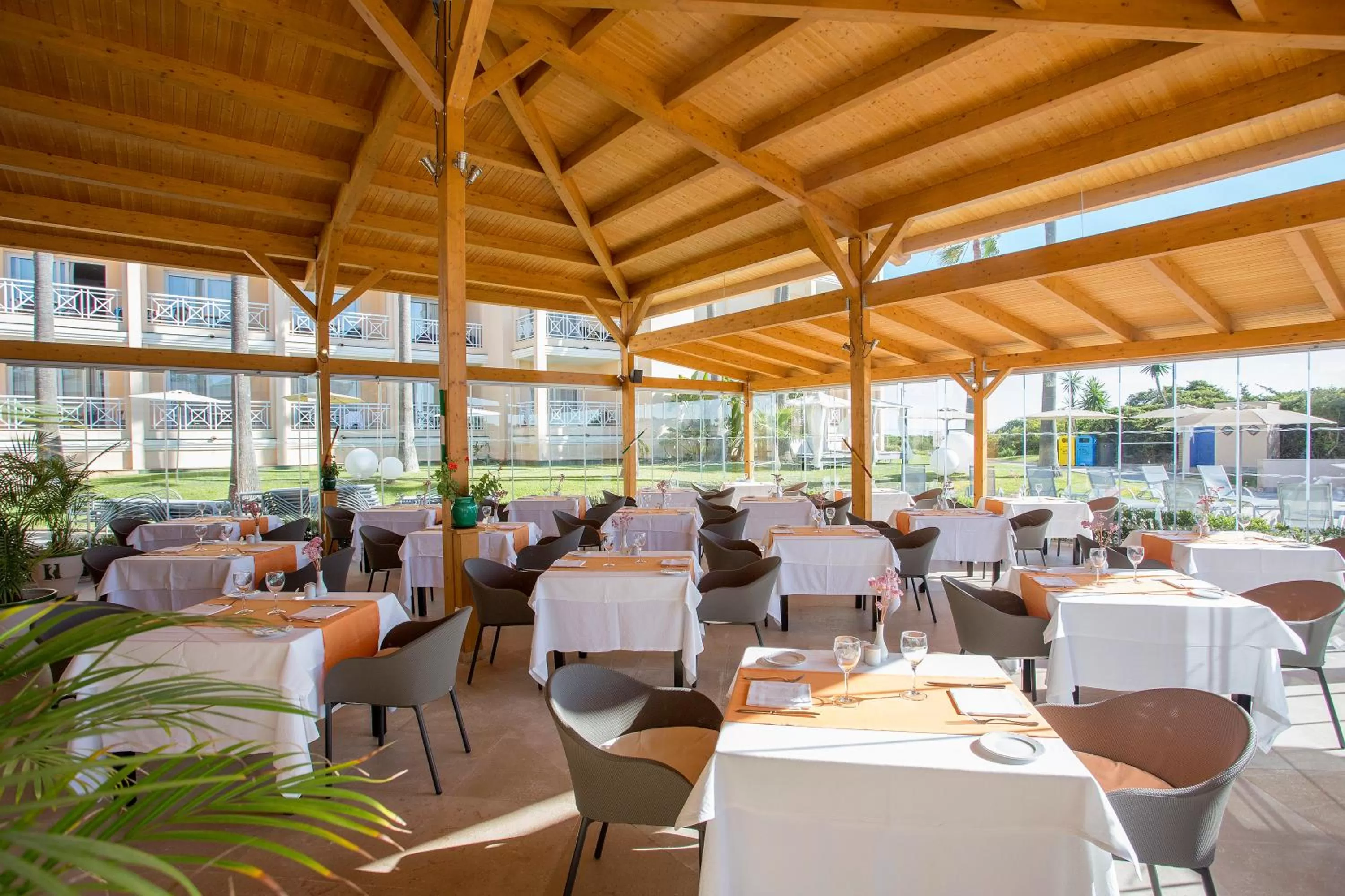 Restaurant/places to eat in Hipotels Playa La Barrosa - Adults Only