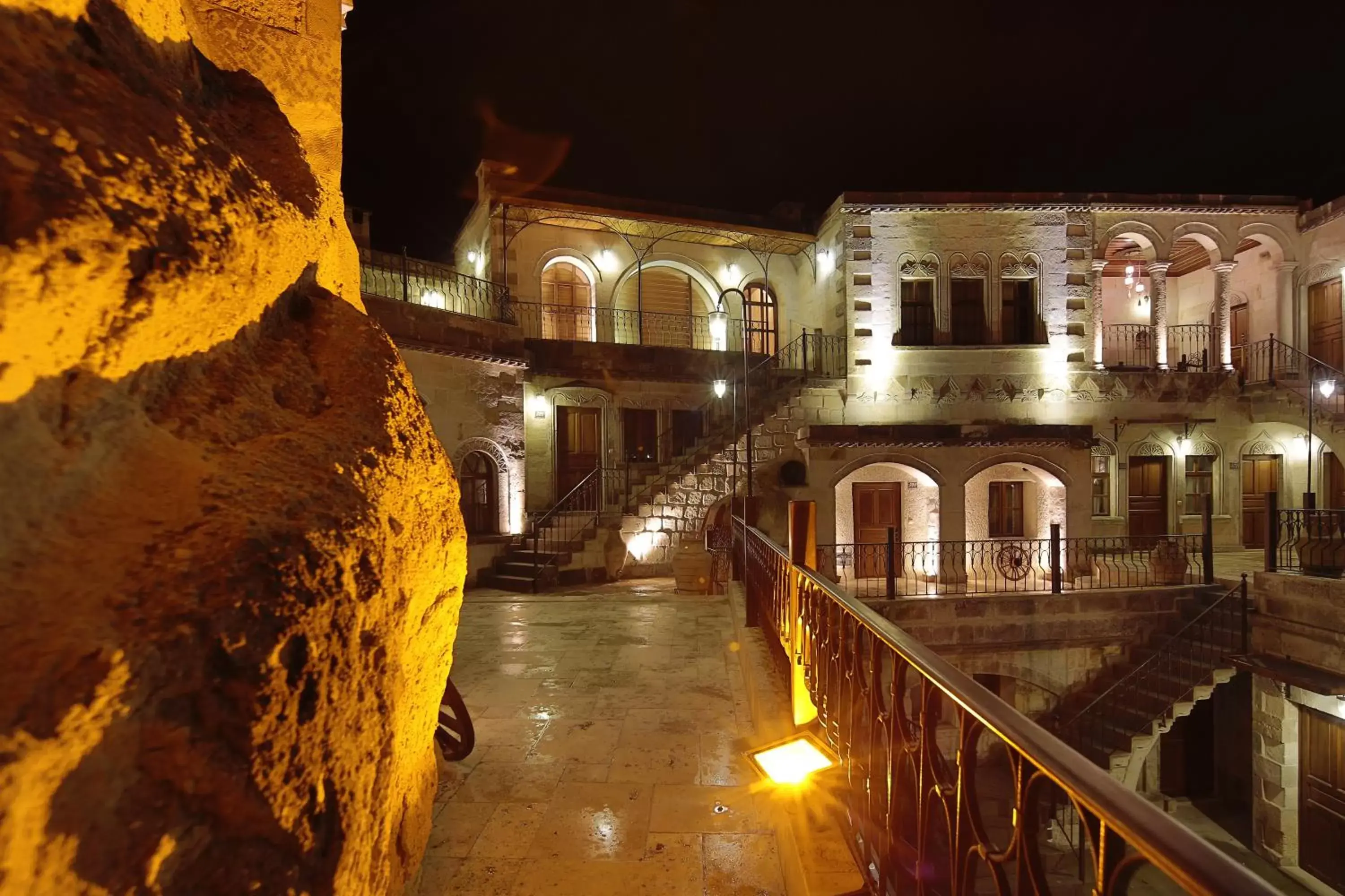 Balcony/Terrace, Property Building in Harman Cave Hotel