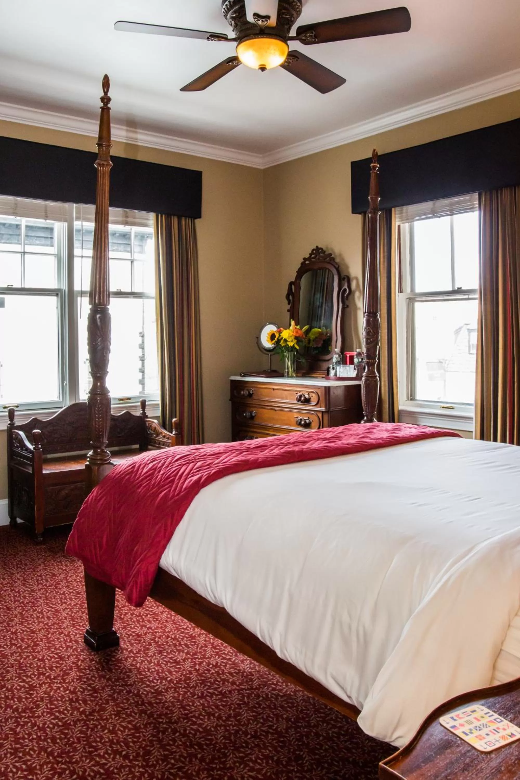 Bedroom, Bed in Almondy Inn Bed & Breakfast