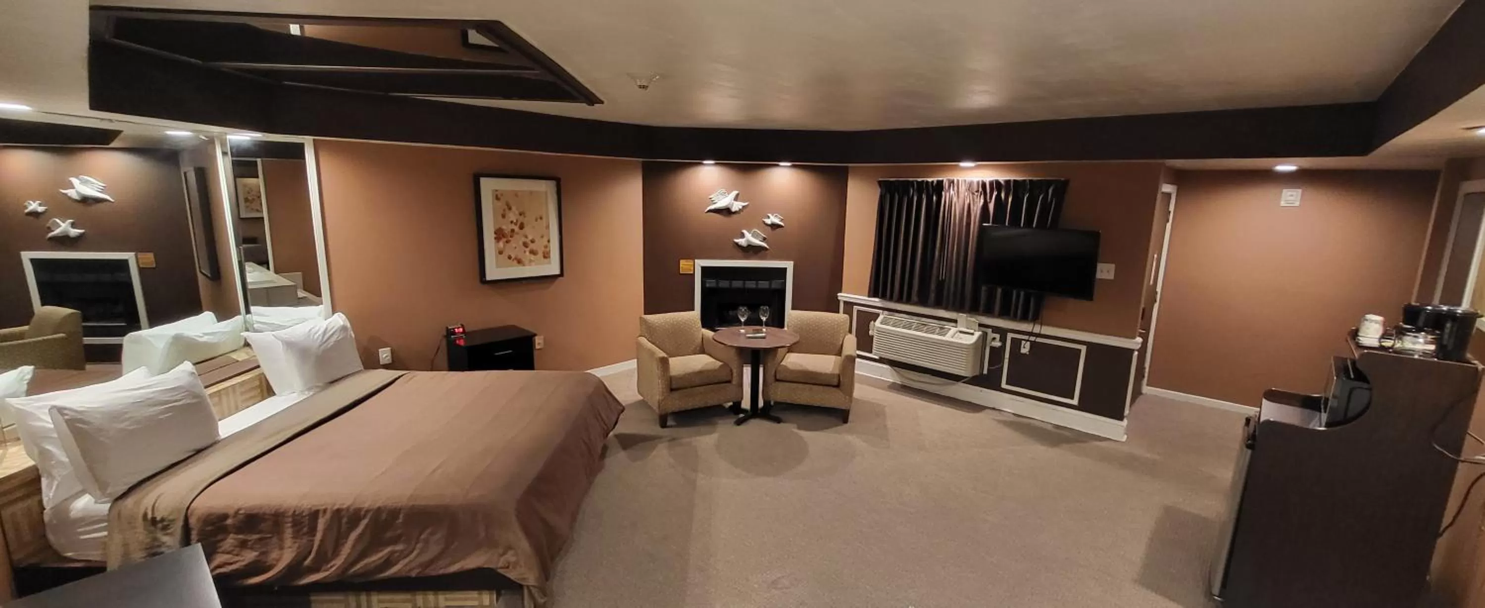 flat iron, Bed in Inn of the Dove - Romantic Luxury Suites with Jacuzzi & Seasonal Fireplace at Harrisburg-Hershey-Philadelphia, PA