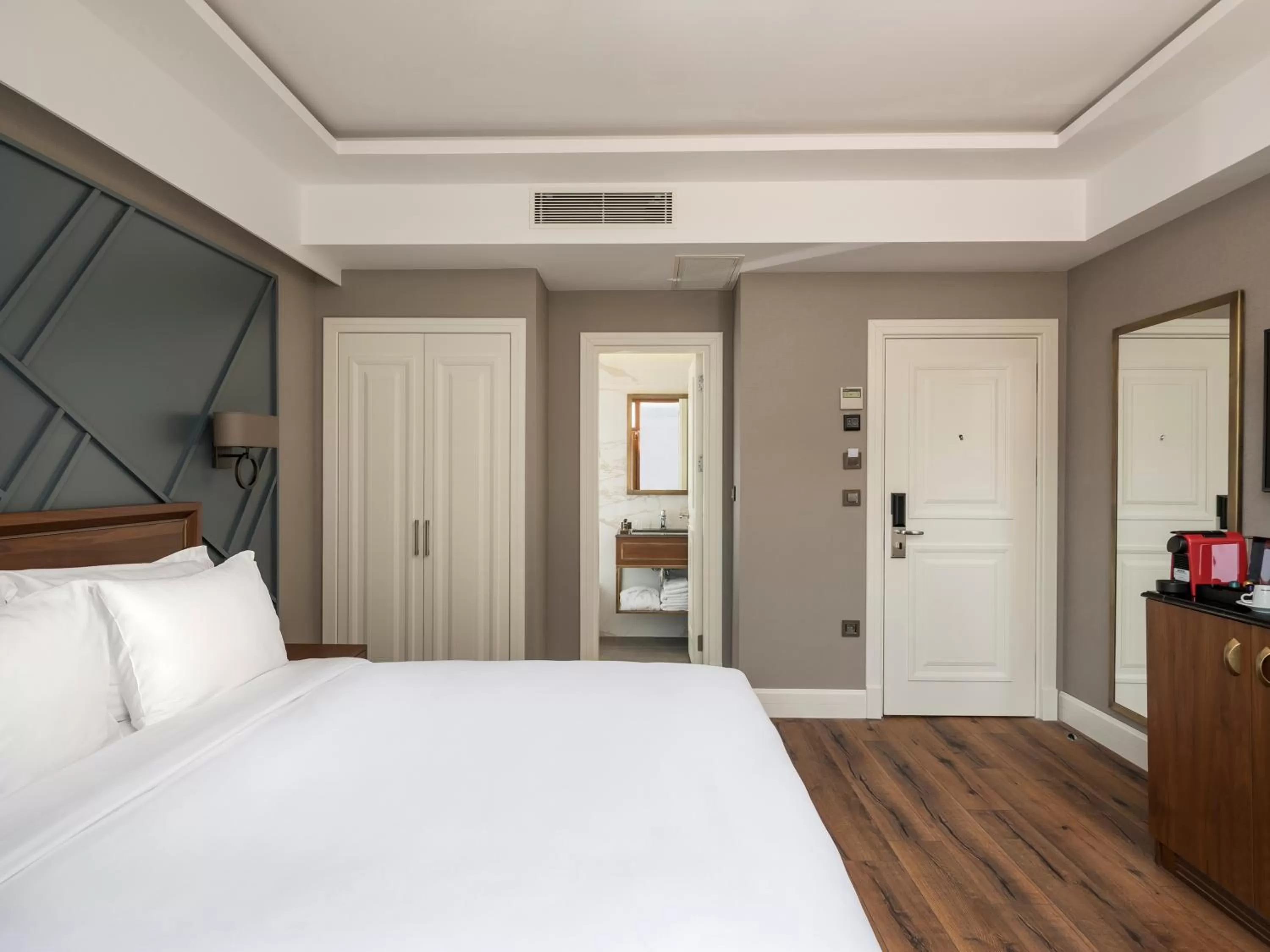 Photo of the whole room, Bed in Azzap Hotel Galata