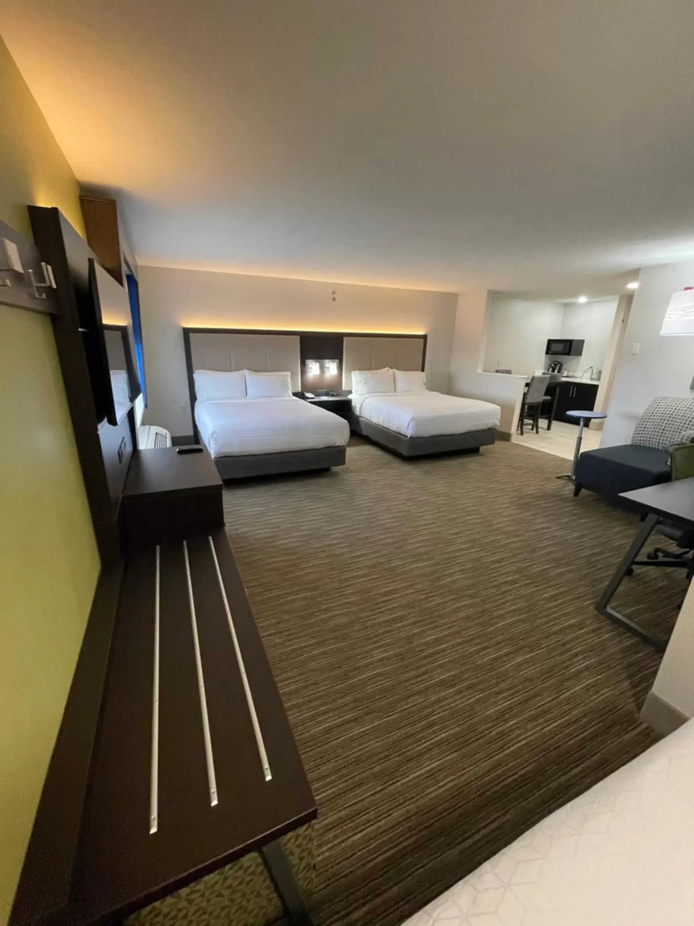 Holiday Inn Express Hotel & Suites Las Vegas, an IHG Hotel