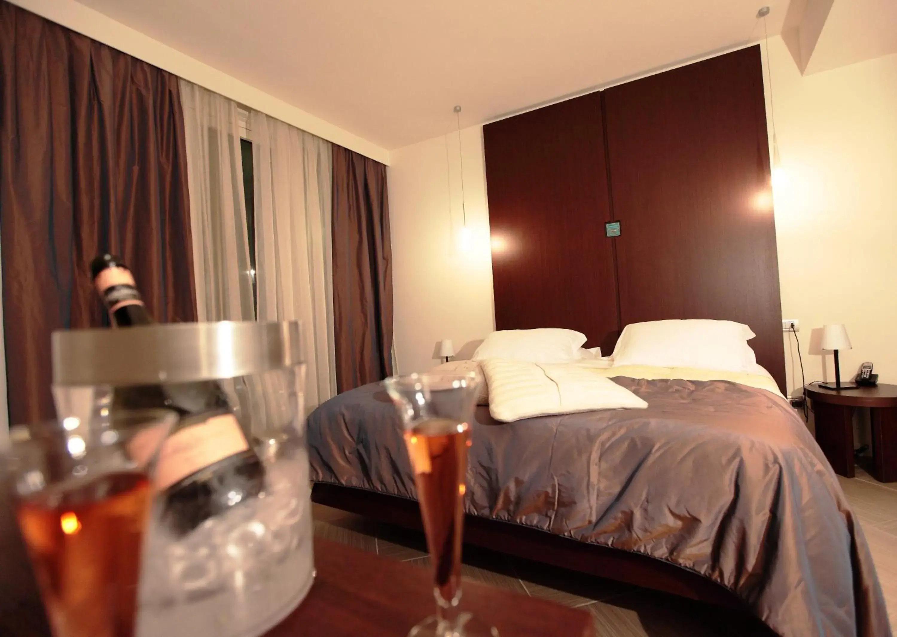 Bed in Blu Suite Hotel