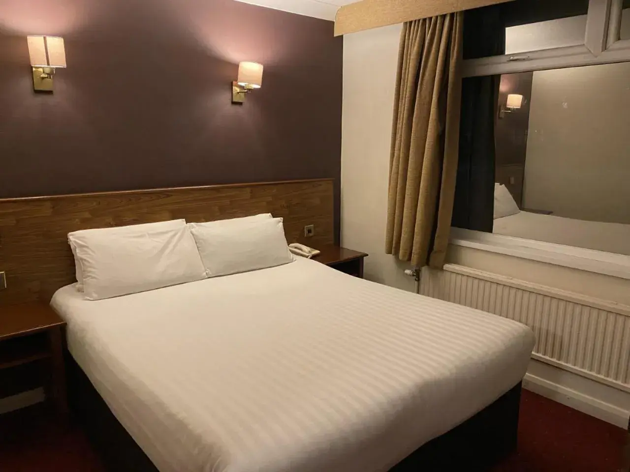 Bedroom, Bed in The Greyhound Hotel Bedroom, Bed in The Greyhound Hotel