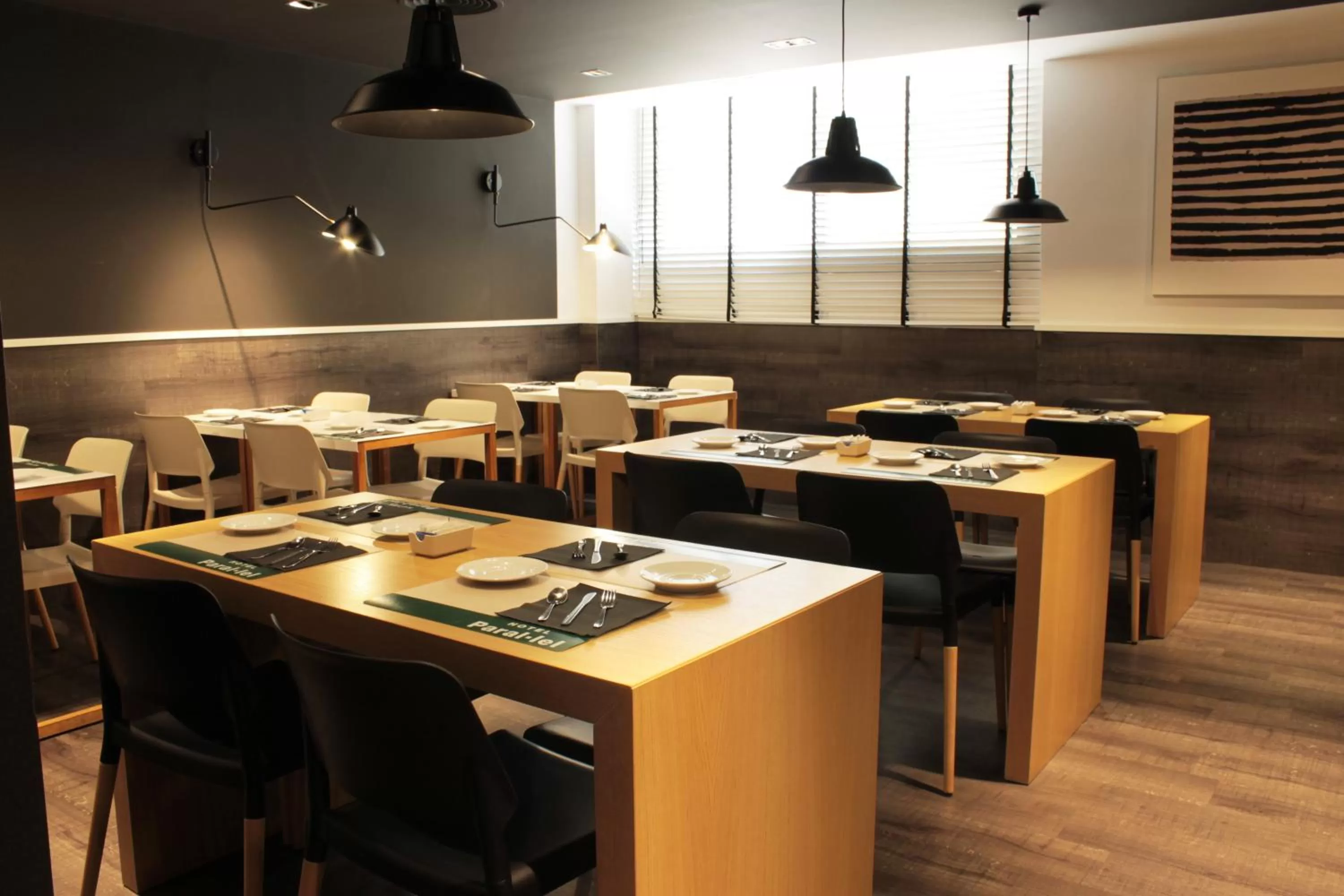 Restaurant/places to eat in Paral·lel