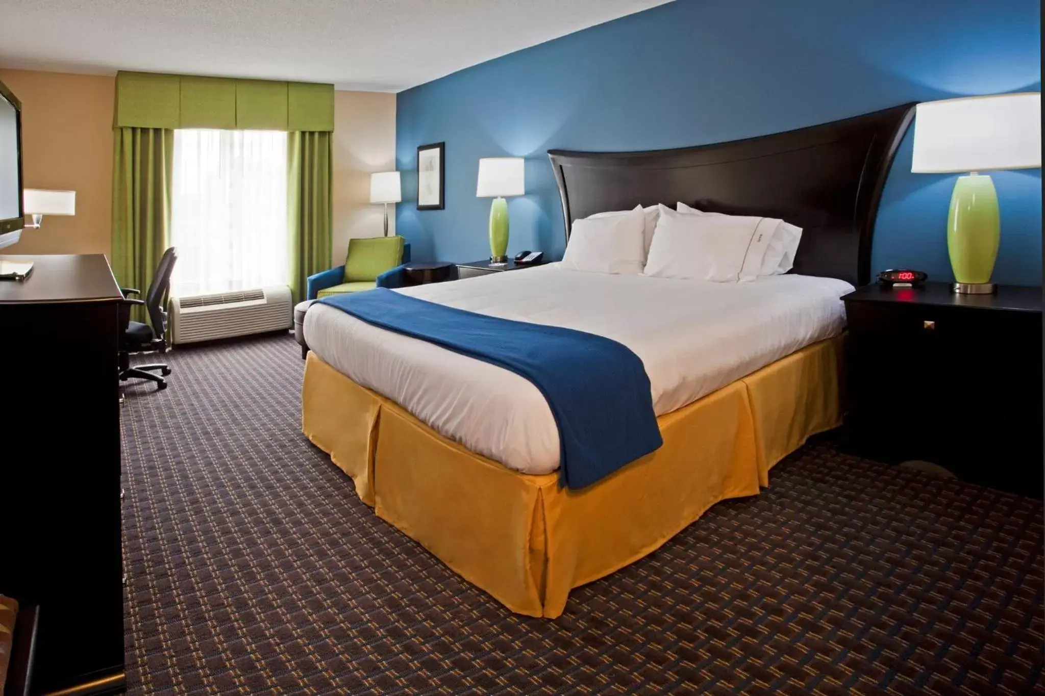 Photo of the whole room, Bed in Holiday Inn Express Hotel & Suites Largo-Clearwater, an IHG Hotel