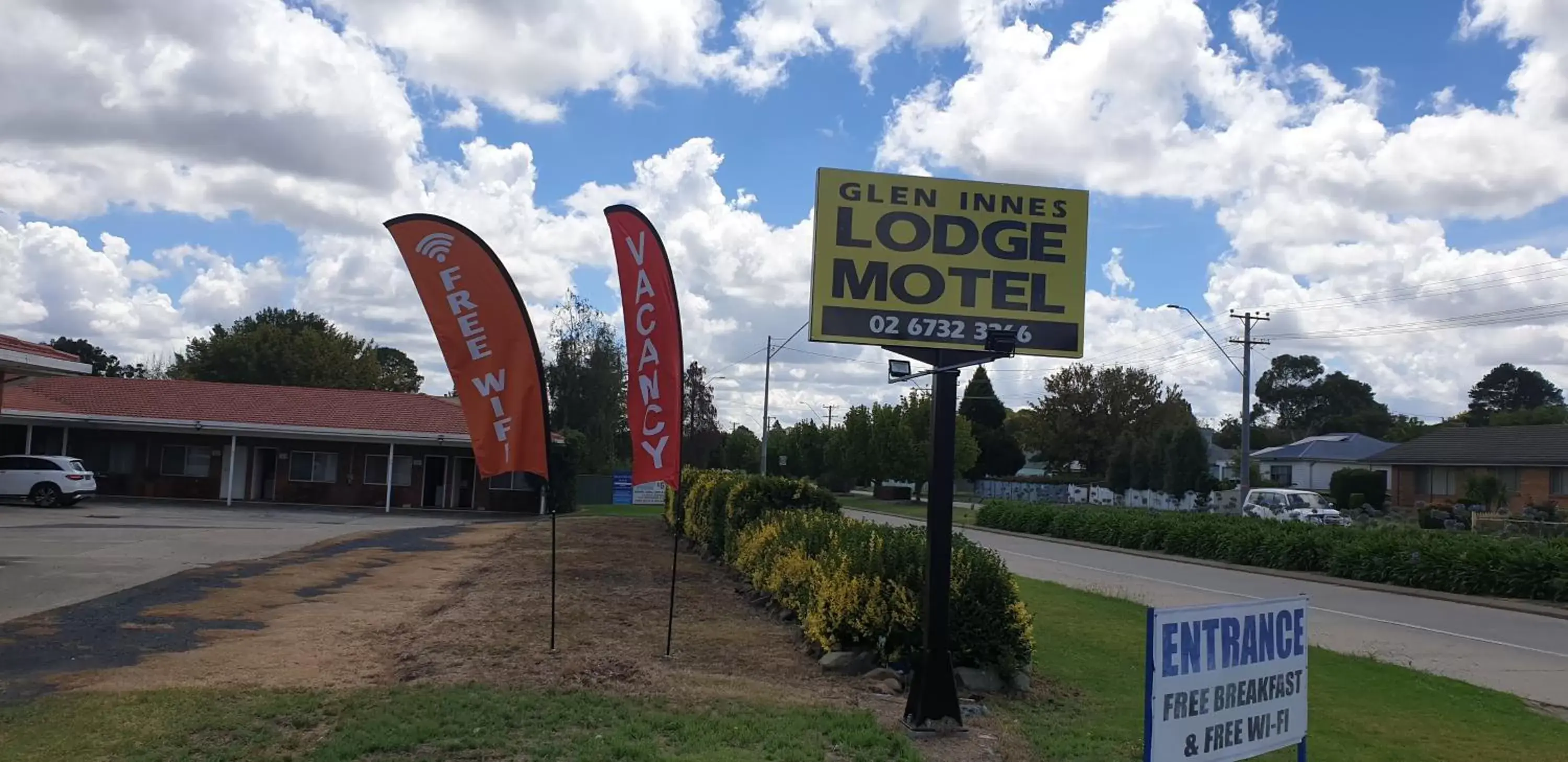 Property building, Property Logo/Sign in Glen Innes Lodge Motel