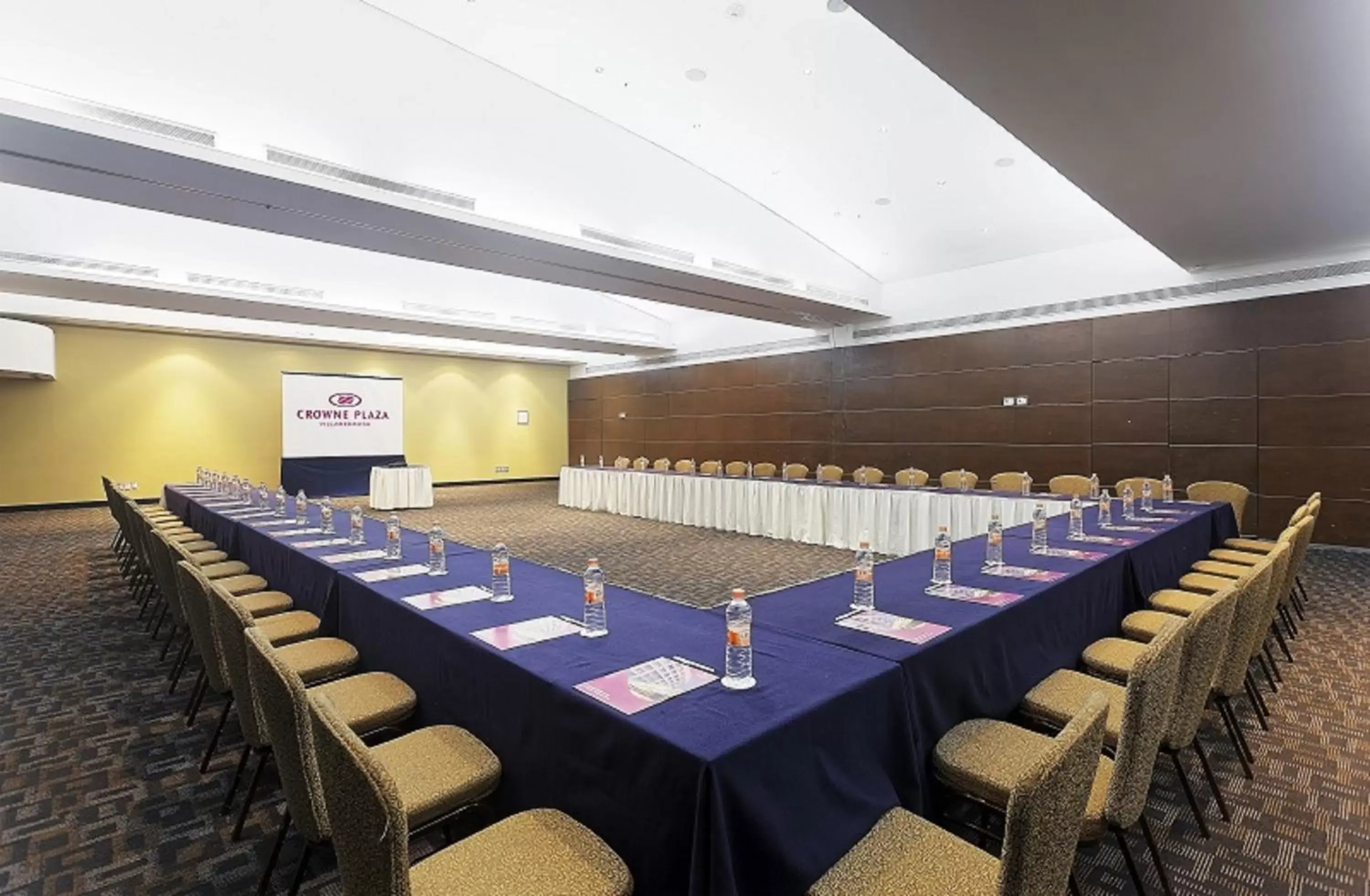 Meeting/conference room in Crowne Plaza Villahermosa, an IHG Hotel