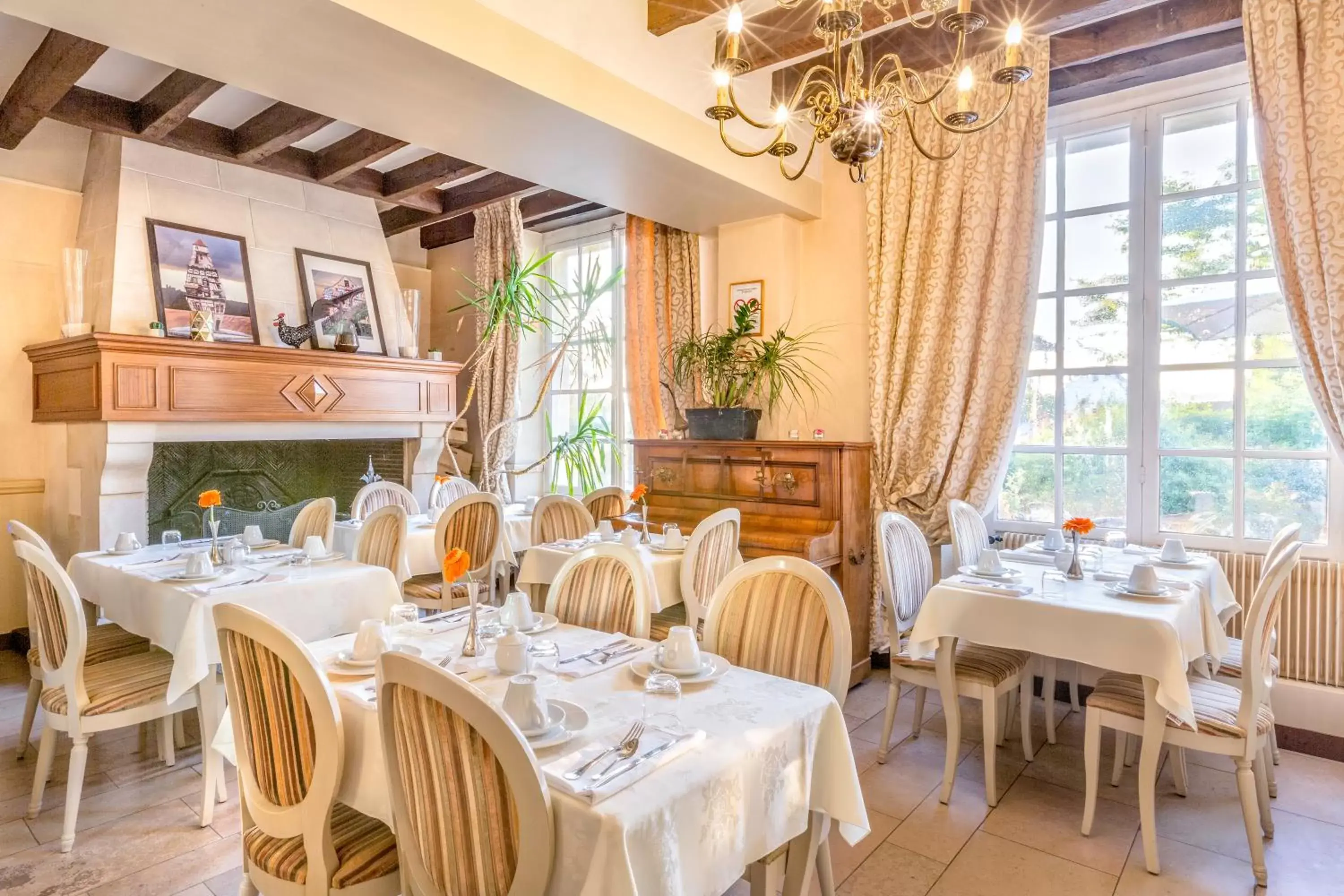 Breakfast, Restaurant/Places to Eat in Hôtel Le Maxime - Best Western Signature Collection