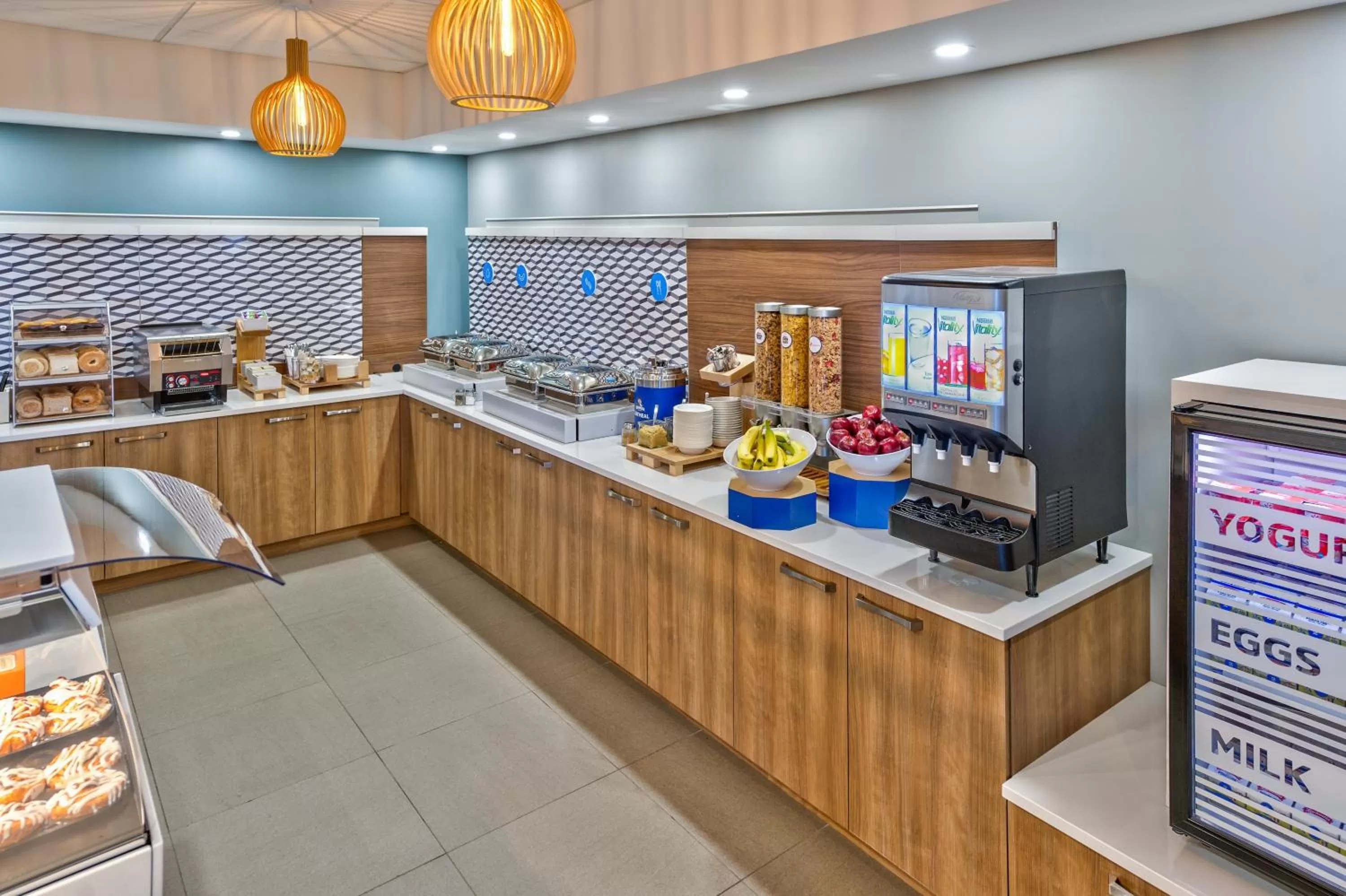 Breakfast in Holiday Inn Express & Suites - Trois Rivieres Ouest by IHG