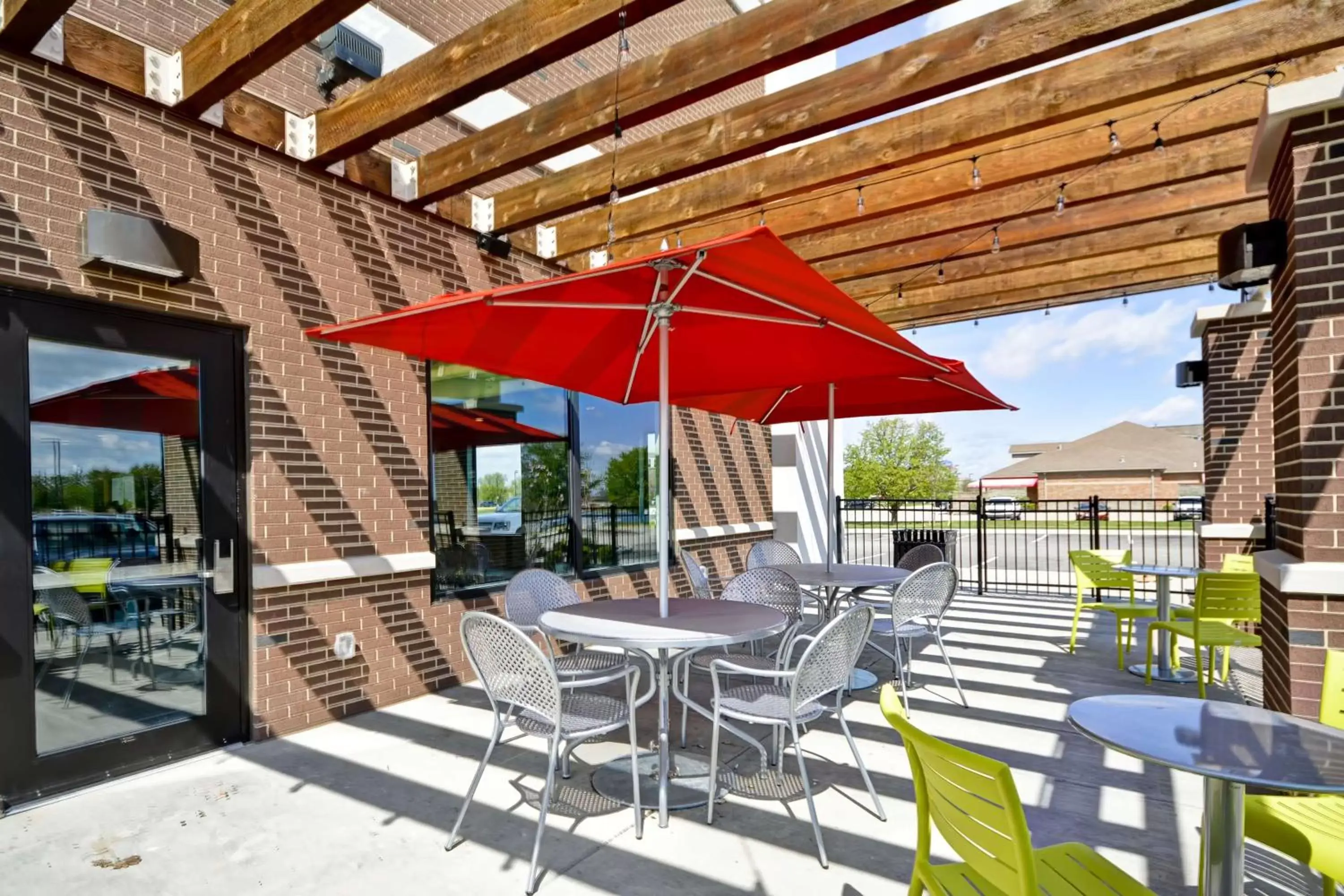 Patio, Restaurant/Places to Eat in Home2 Suites By Hilton Evansville