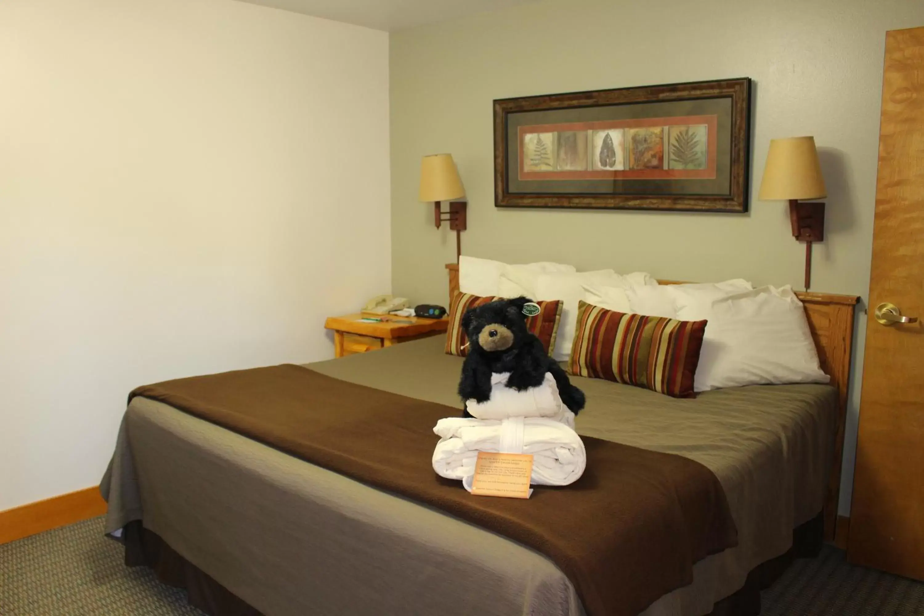 Bed in Spearfish Canyon Lodge