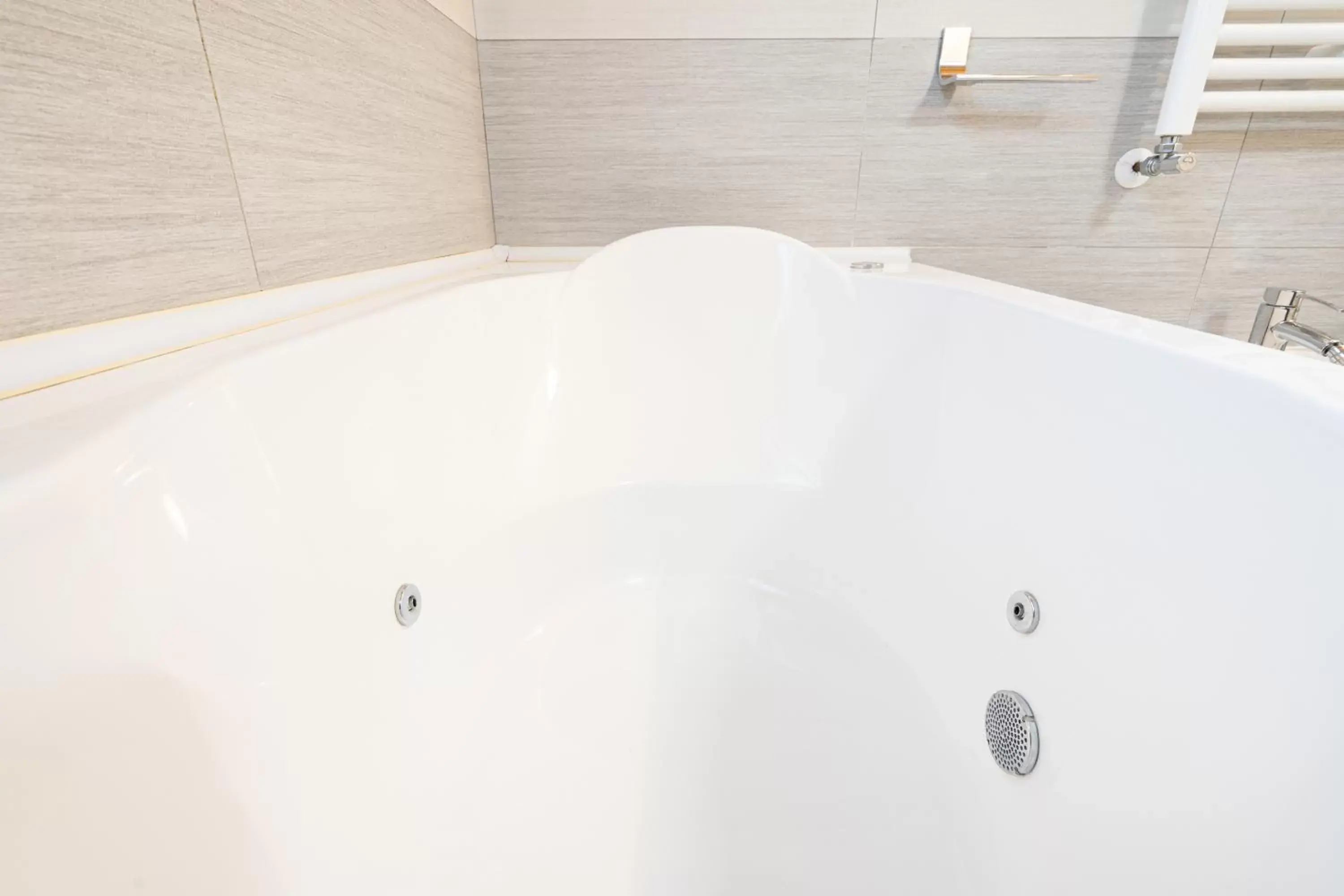 Hot Tub, Bathroom in Ca' Degli Antichi Giardini Apartments