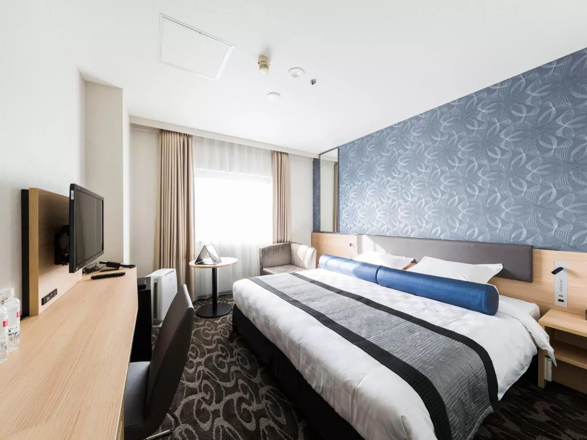 Photo of the whole room, Bed in Shin Osaka Esaka Tokyu REI Hotel
