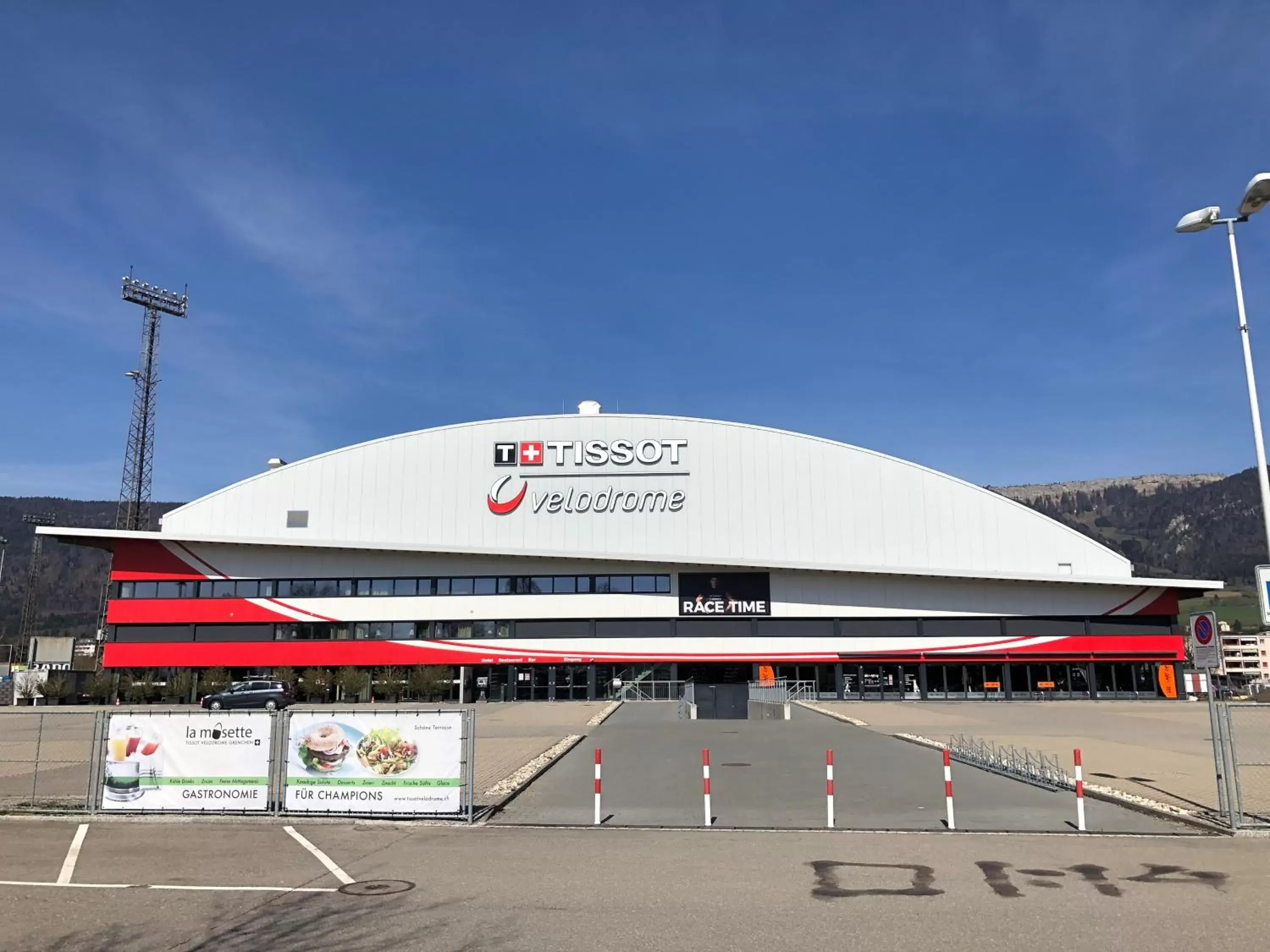 Facade/entrance in Hotel Tissot Velodrome