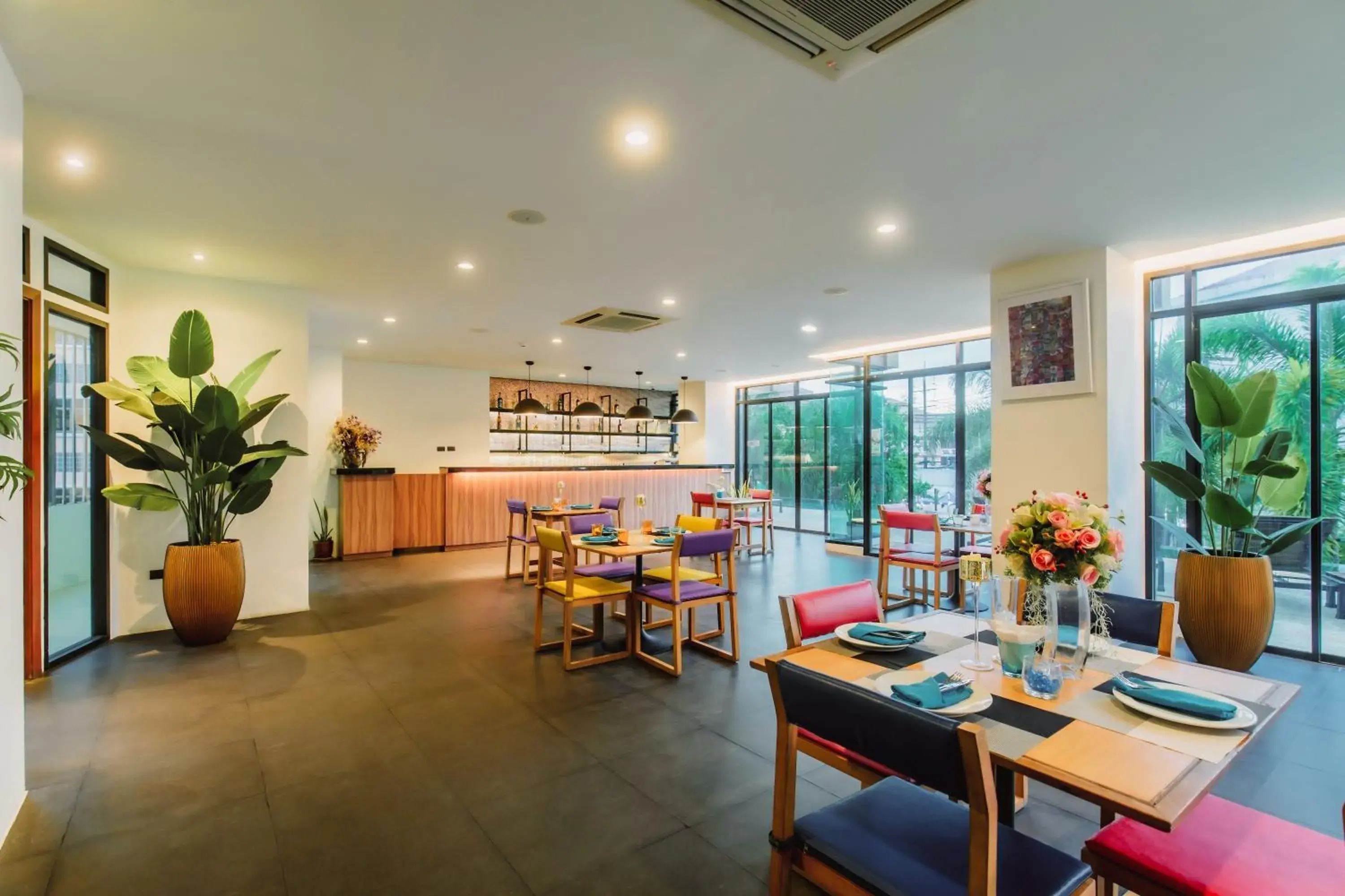 Restaurant/places to eat in The Lunar Patong Restaurant/places to eat in The Lunar Patong