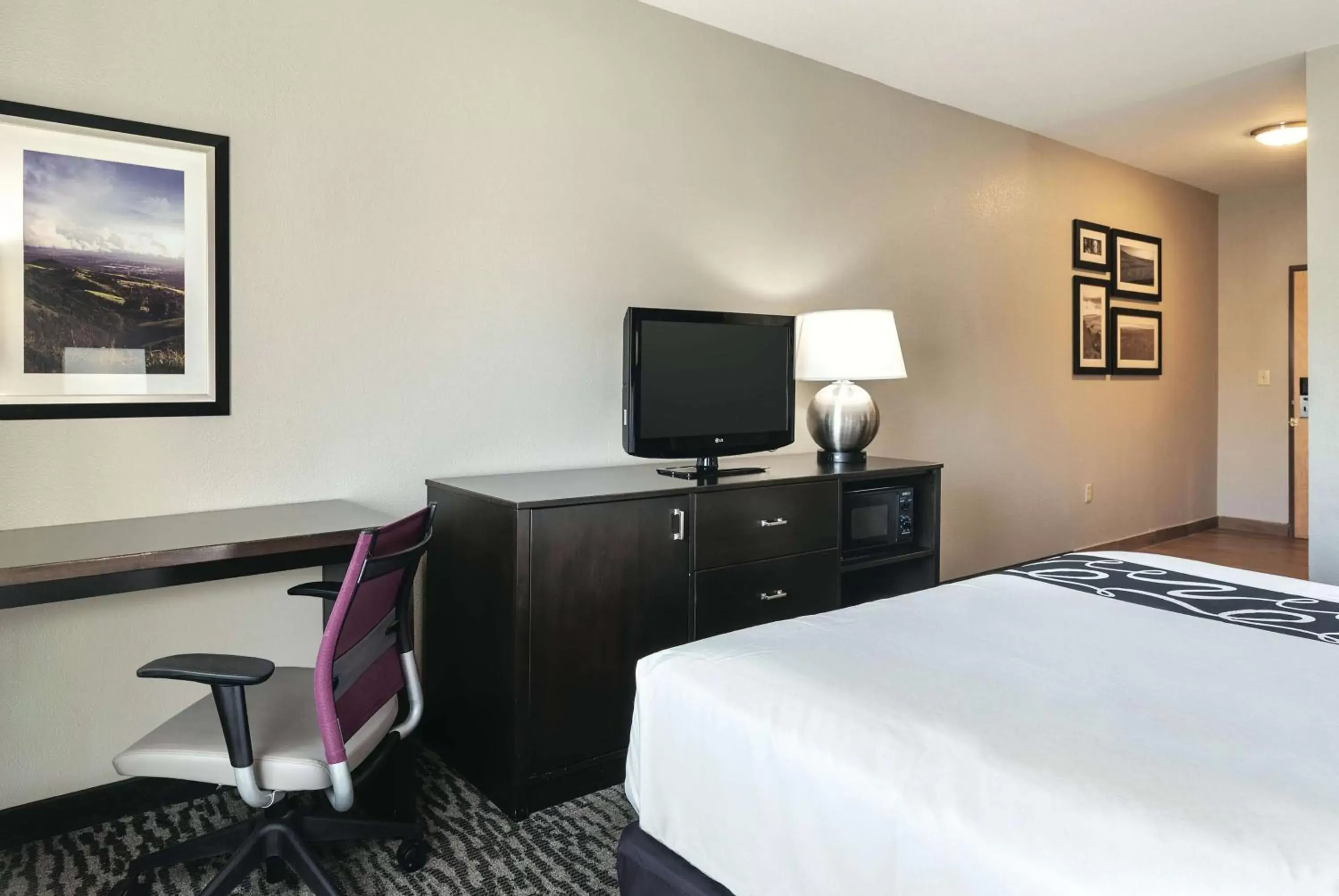 Photo of the whole room, Bed in La Quinta Inn by Wyndham Livermore Photo of the whole room, Bed in La Quinta Inn by Wyndham Livermore