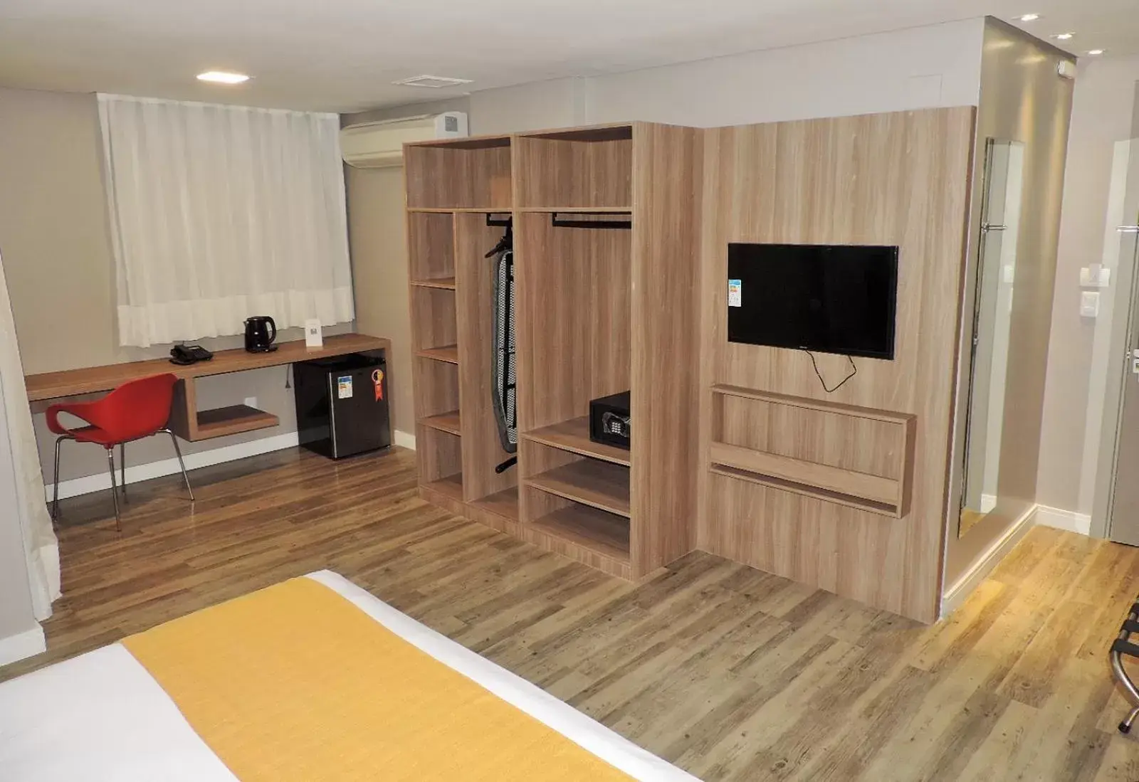 Bedroom, TV/Entertainment Center in Comfort Hotel Maceió