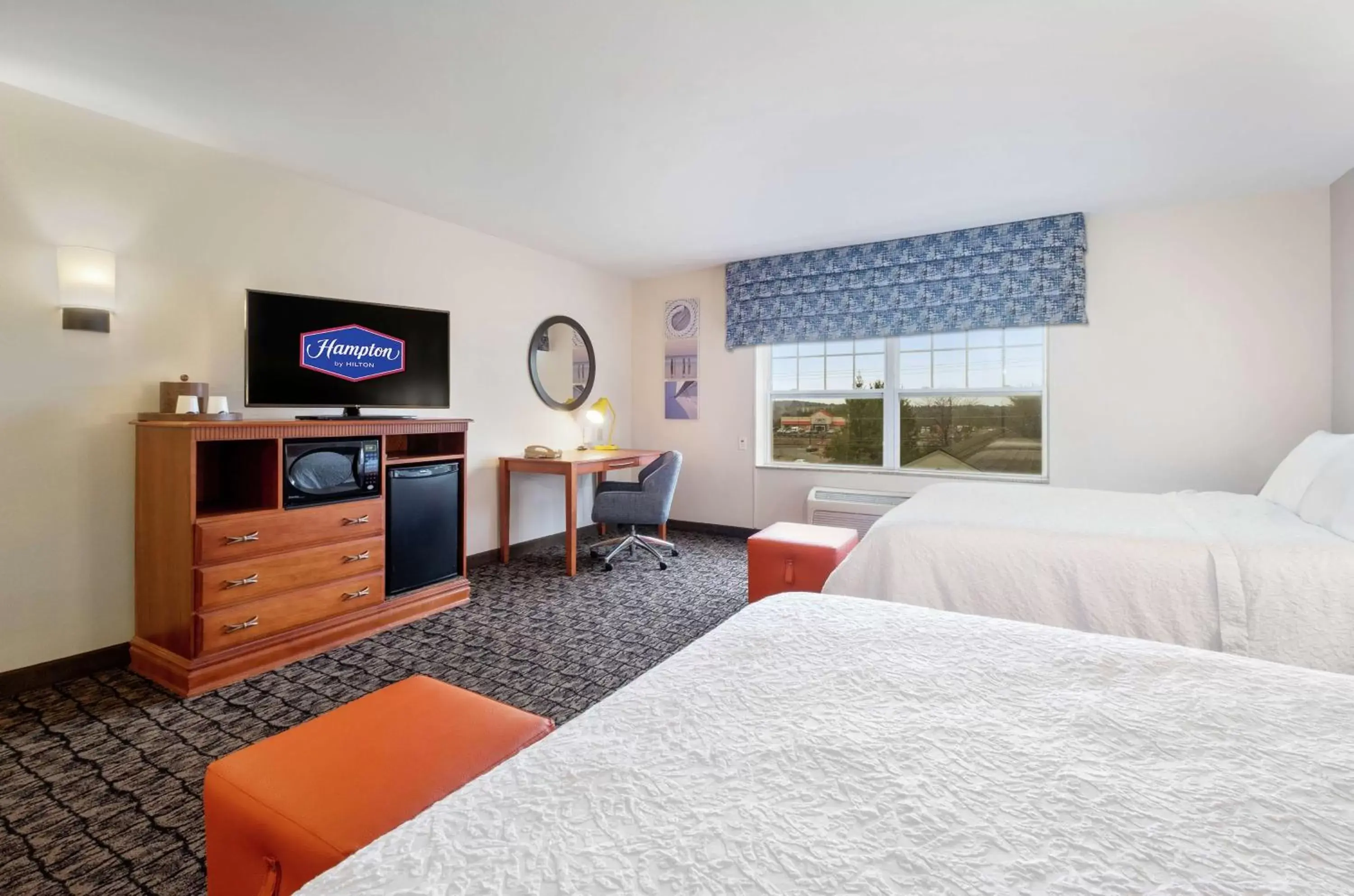 Bedroom, Bed in Hampton Inn & Suites Rockland