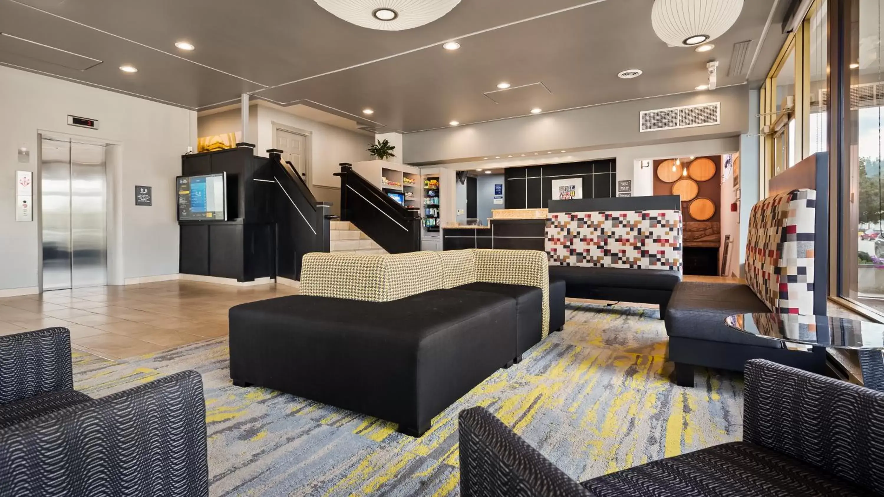 Lobby or reception, Seating Area in Best Western Plus Milwaukee West