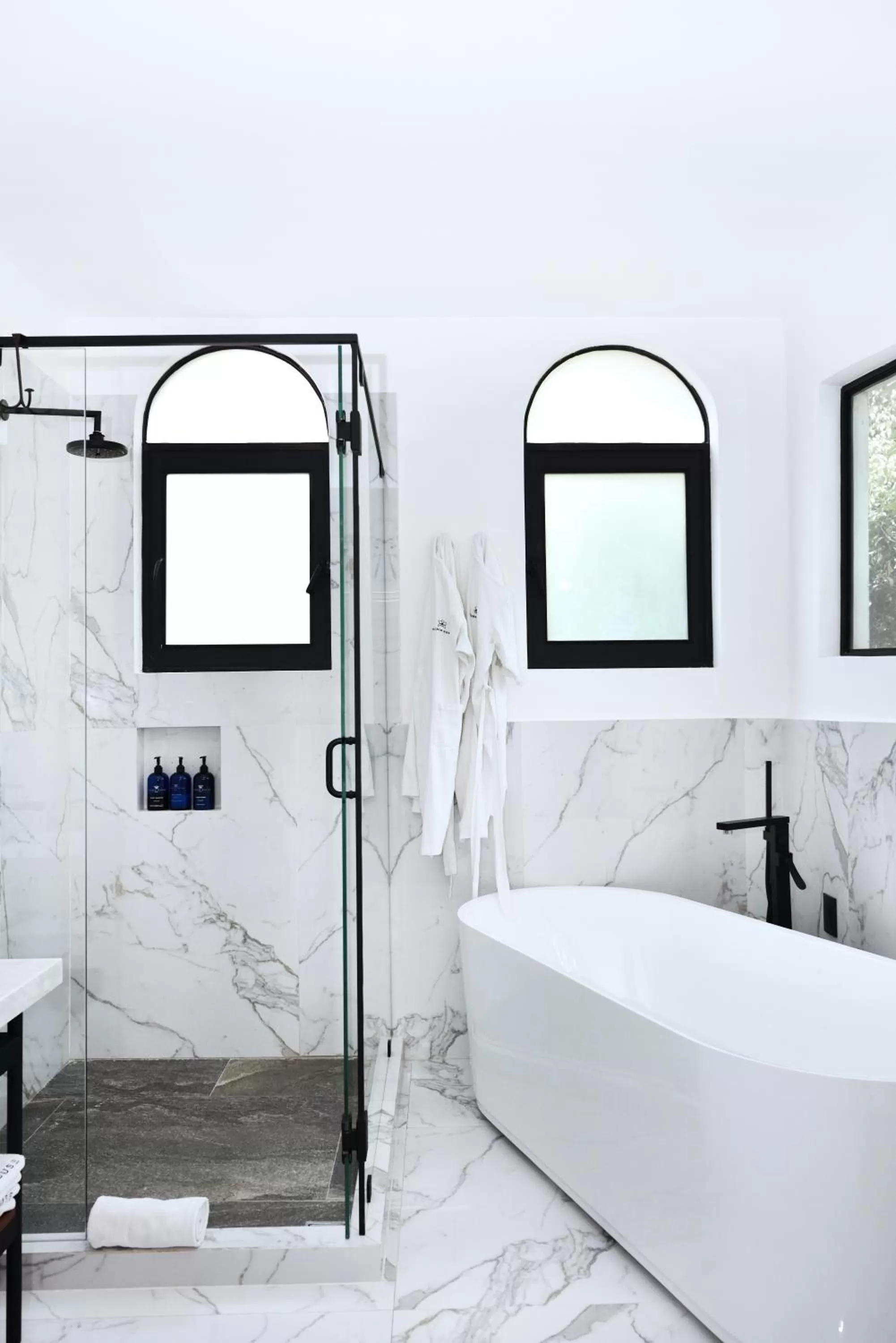 Shower, Bed in Orchid House Mexico City