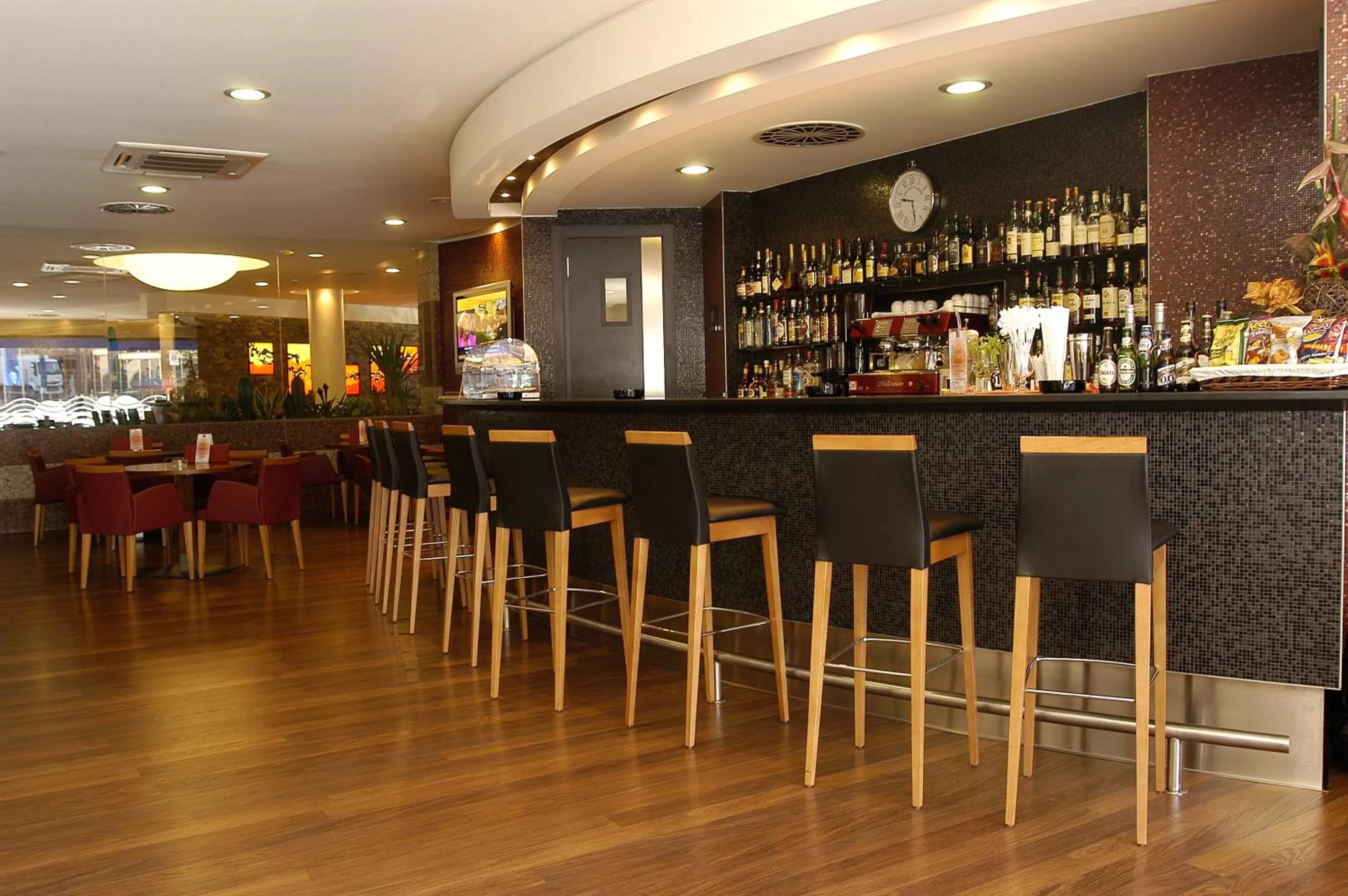 Lounge or bar in Novotel Andorra