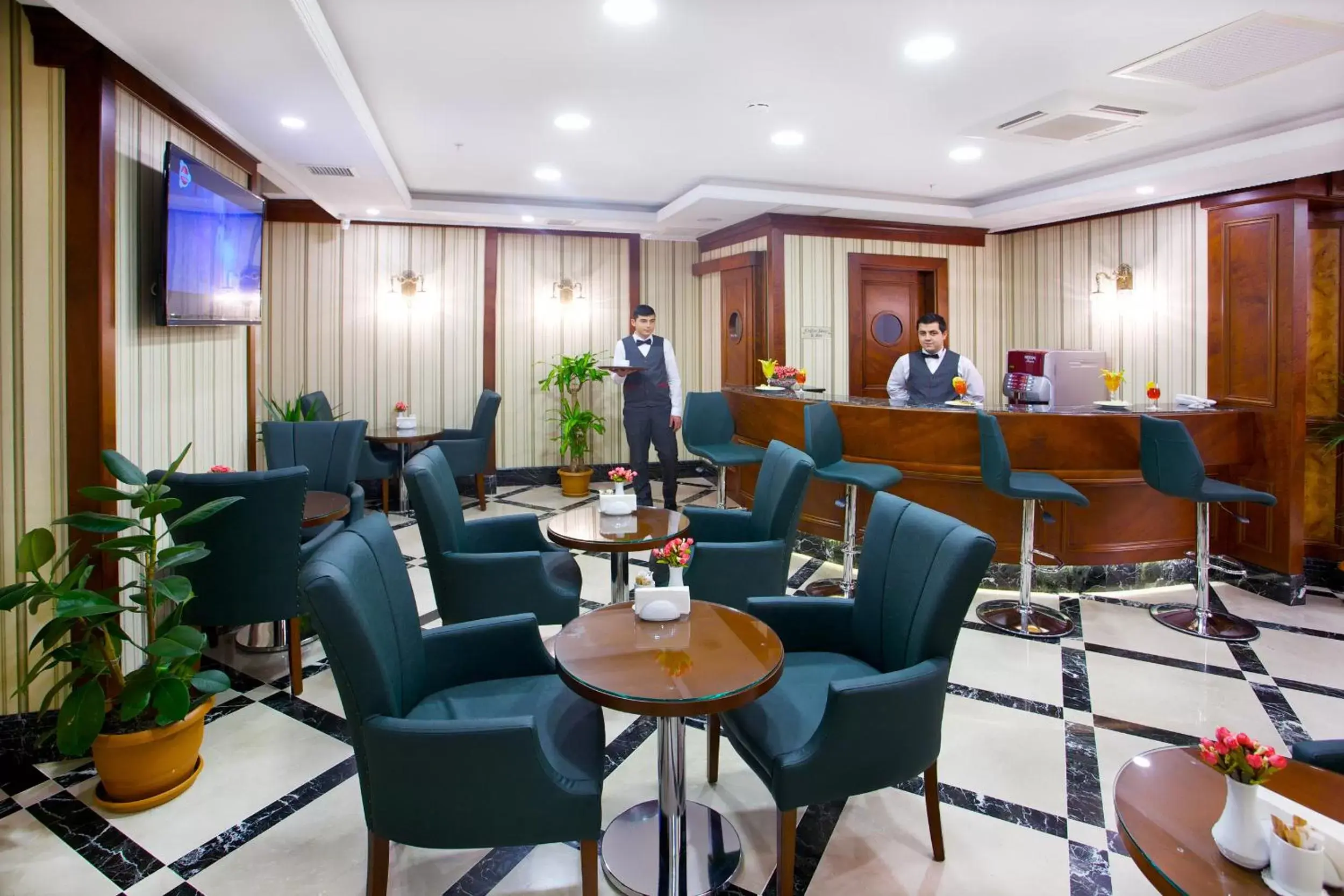 Lobby or reception, Restaurant/Places to Eat in Alpinn Hotel Istanbul