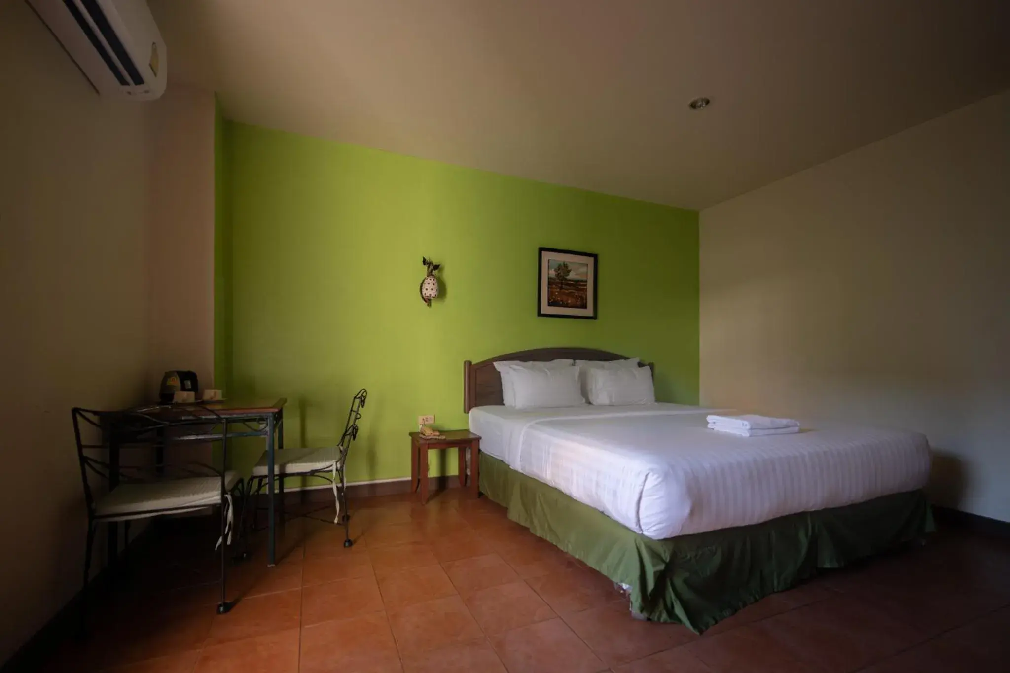 Bedroom, Bed in Opey De Place Pattaya