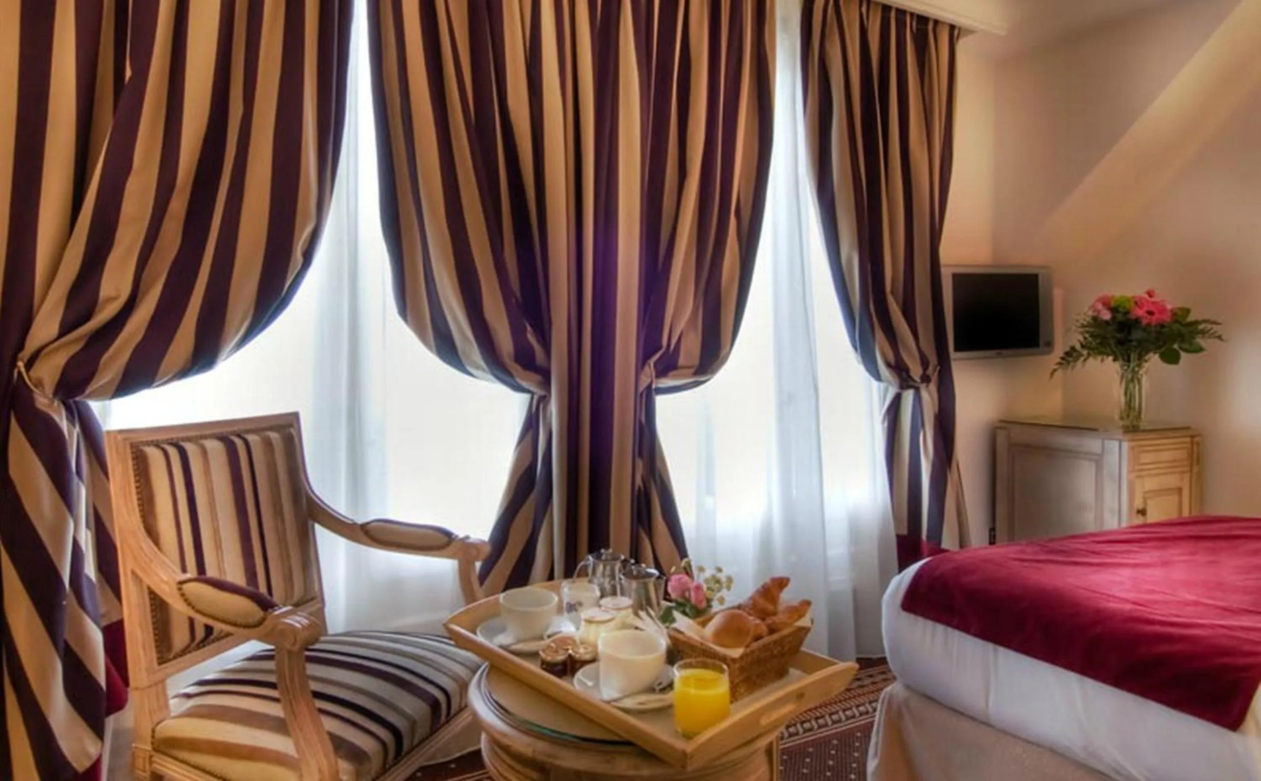 Food and drinks, Bed in Best Western Premier Trocadero La Tour