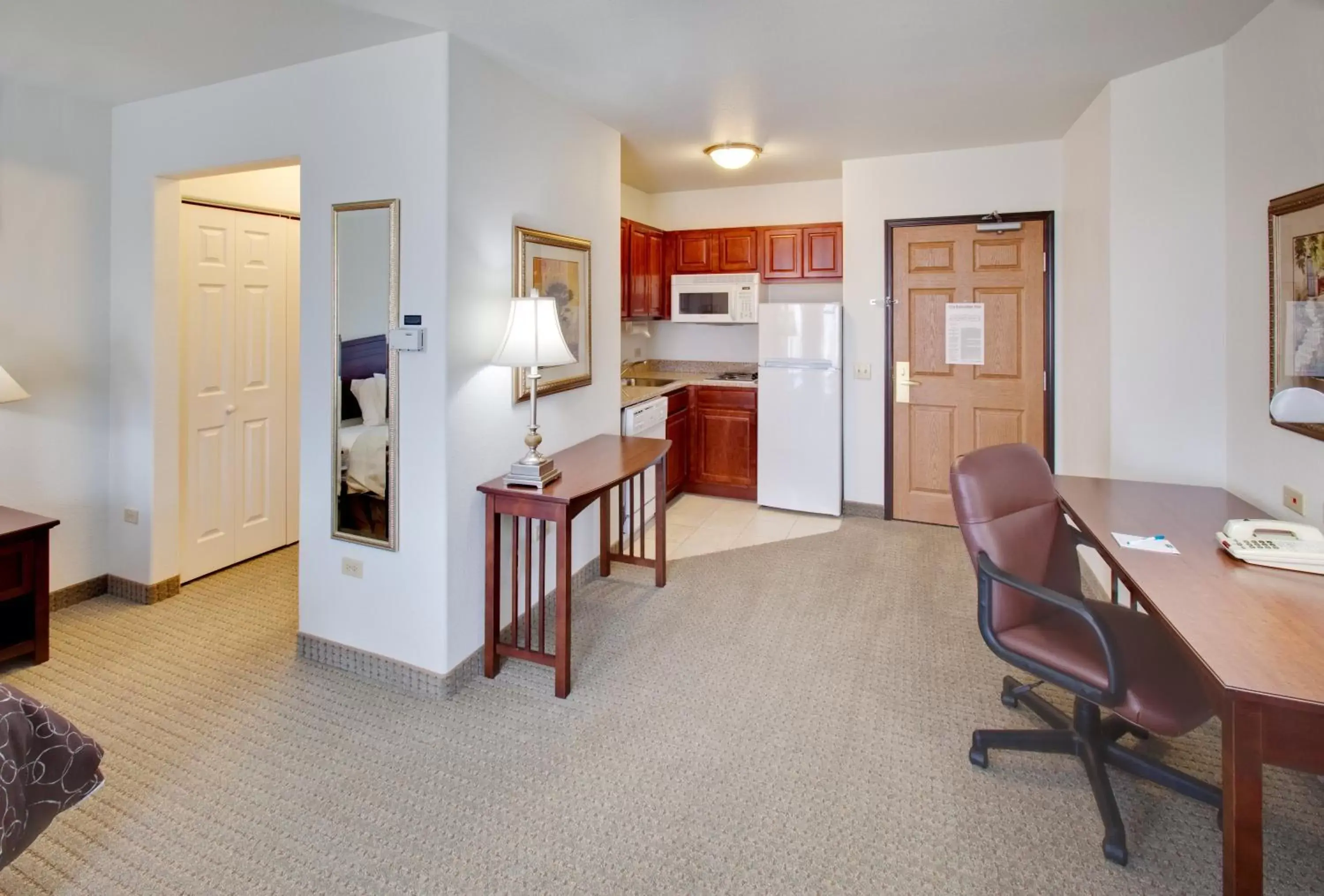 Photo of the whole room, Kitchen/Kitchenette in Staybridge Suites Rockford, an IHG Hotel