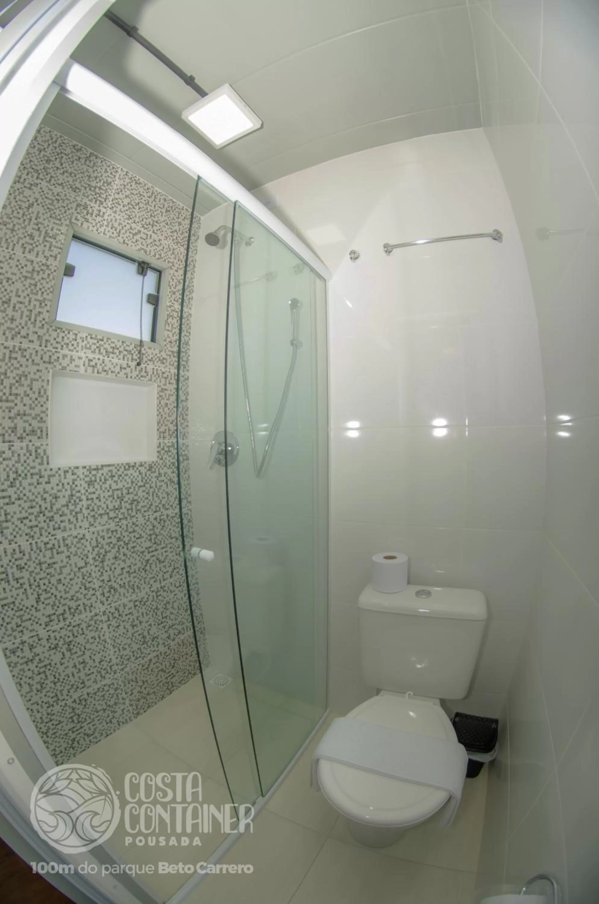 Bathroom in Pousada Costa Container