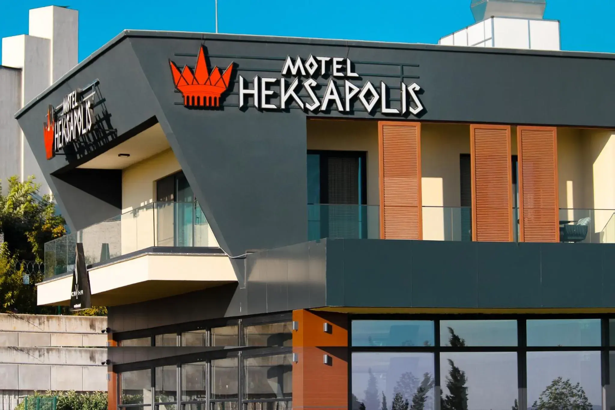 Property Building in Hotel Heksapolis