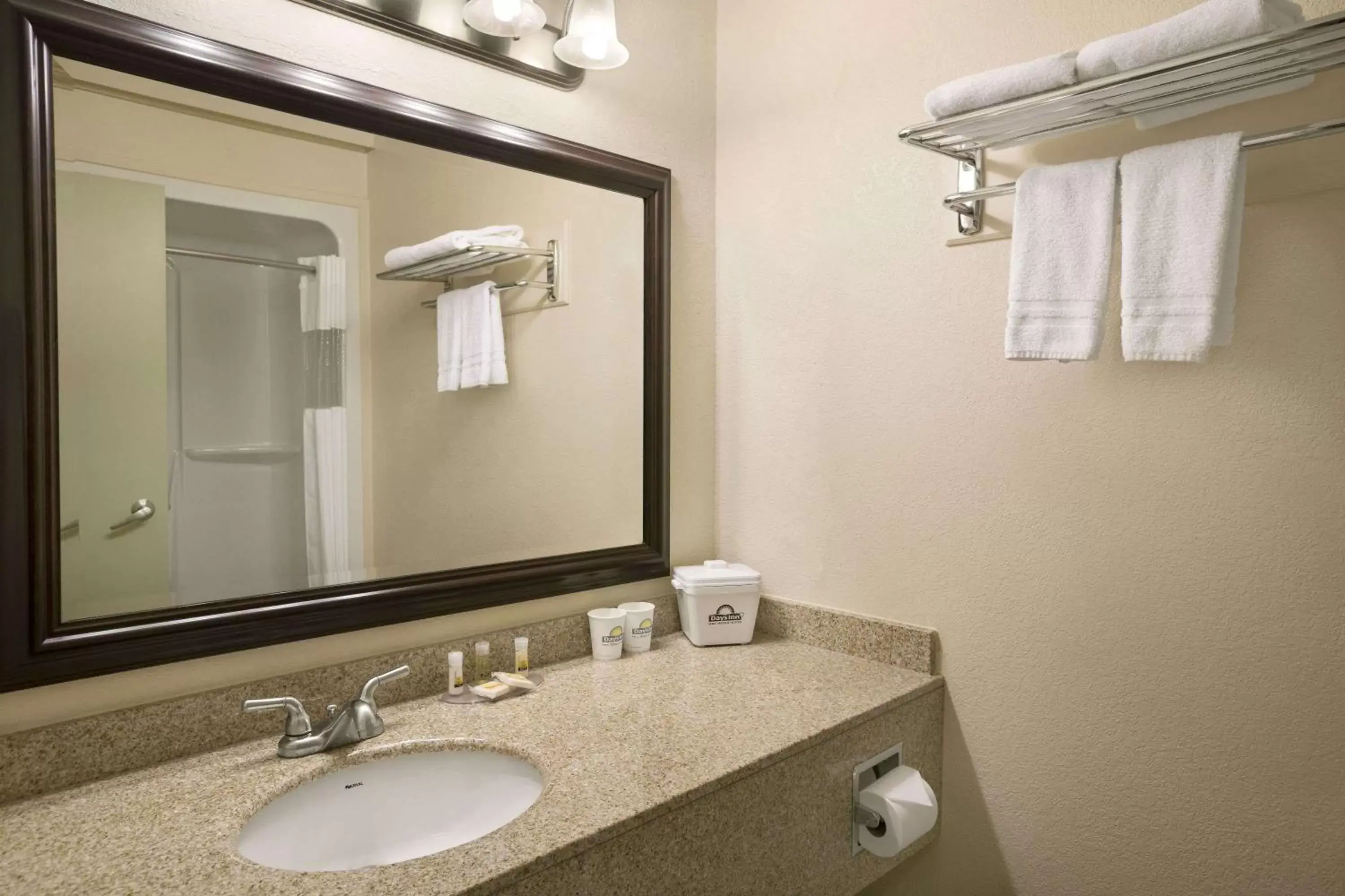Photo of the whole room, Bathroom in Days Inn by Wyndham High Level
