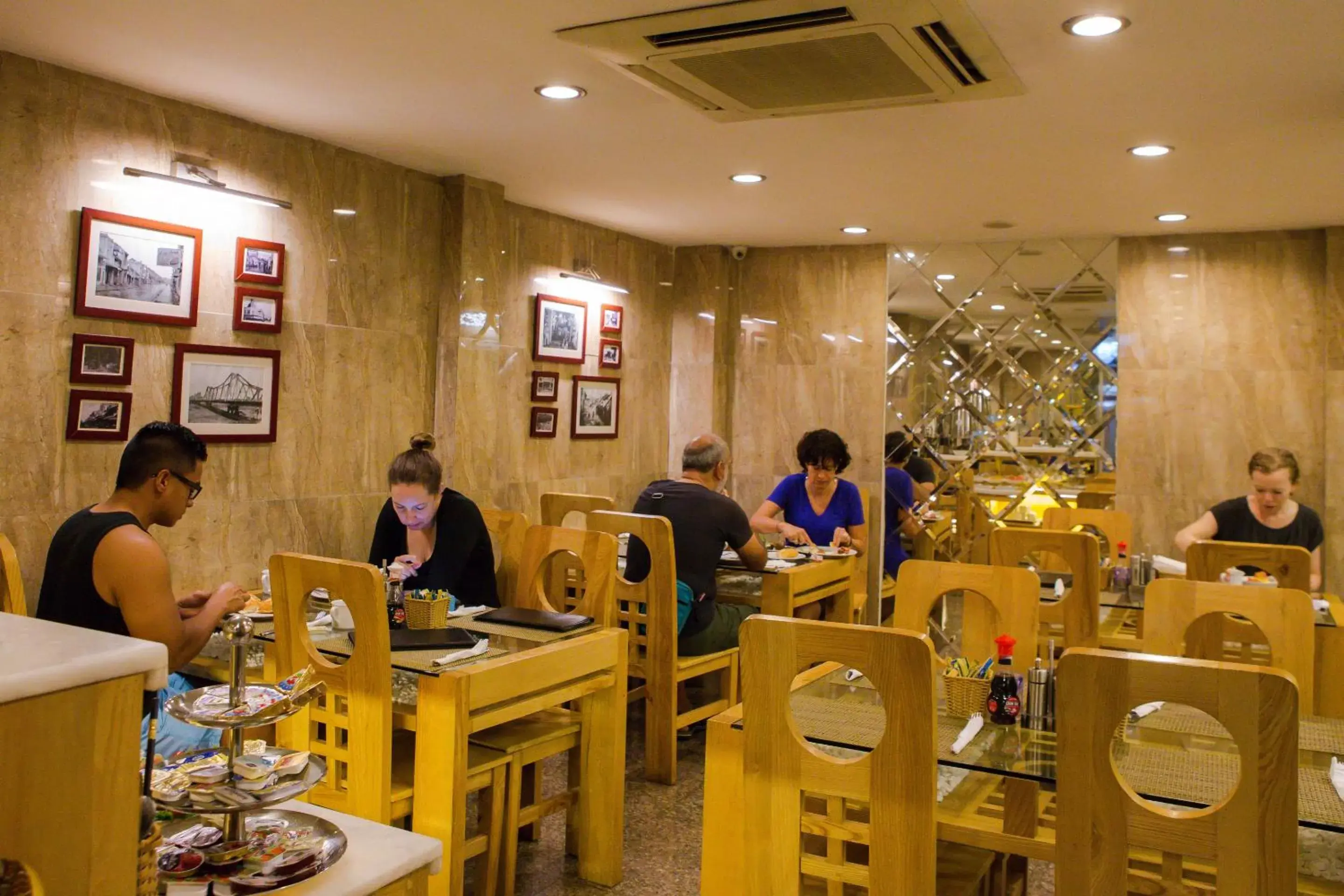 Buffet breakfast, Restaurant/Places to Eat in Golden Art Hotel
