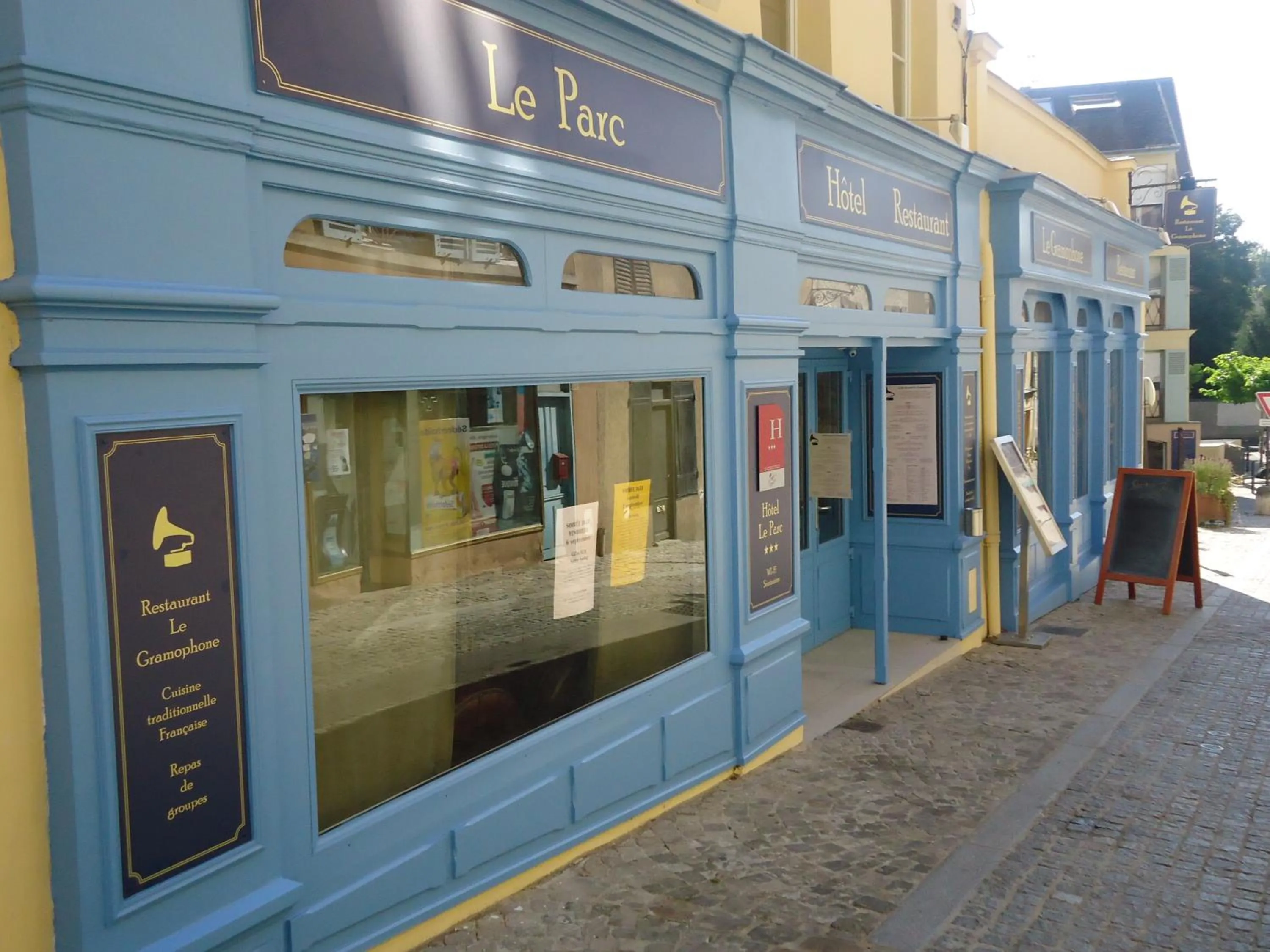 Property building in Hôtel Le Parc