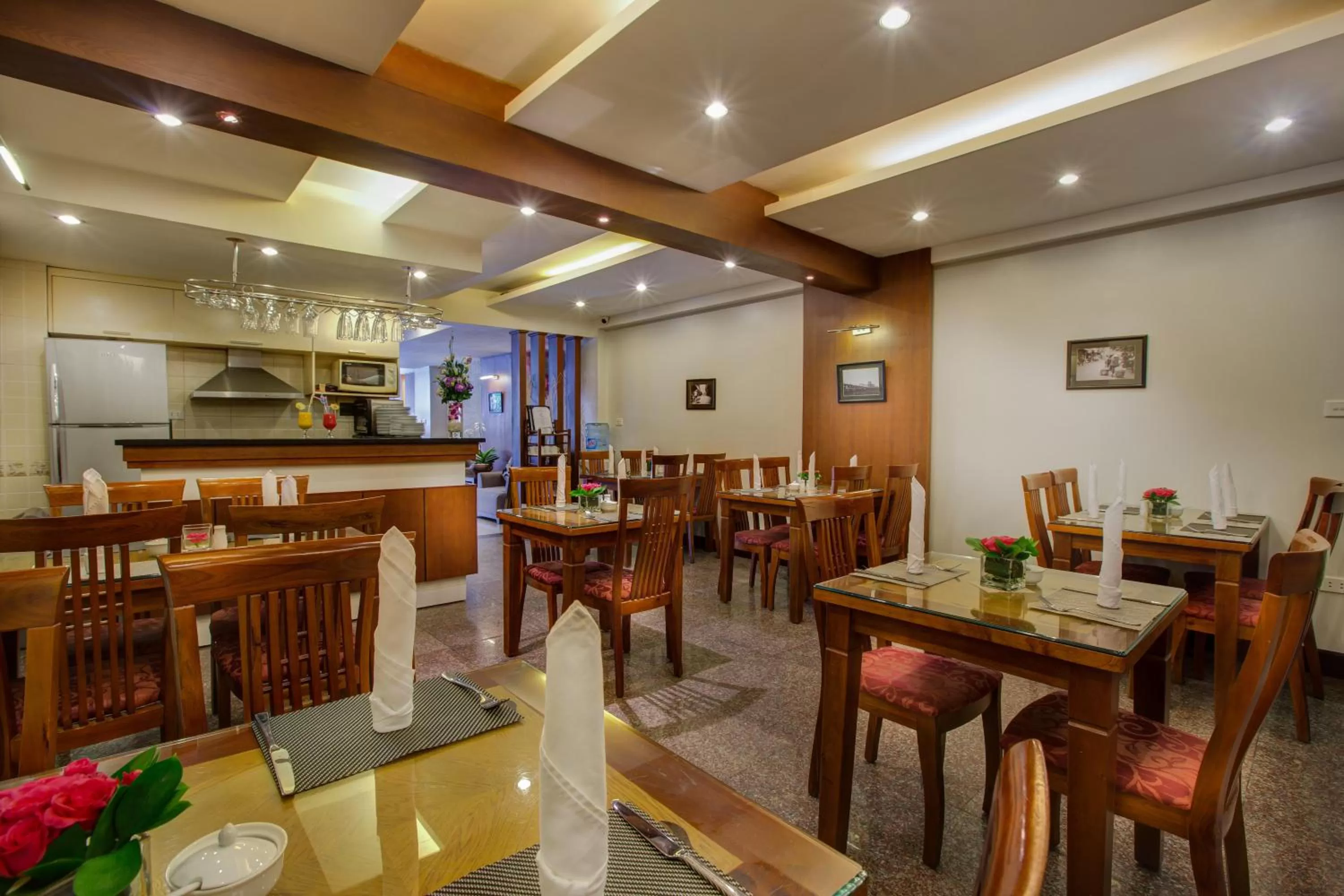 Restaurant/places to eat in Eliana Ruby Hotel & Travel