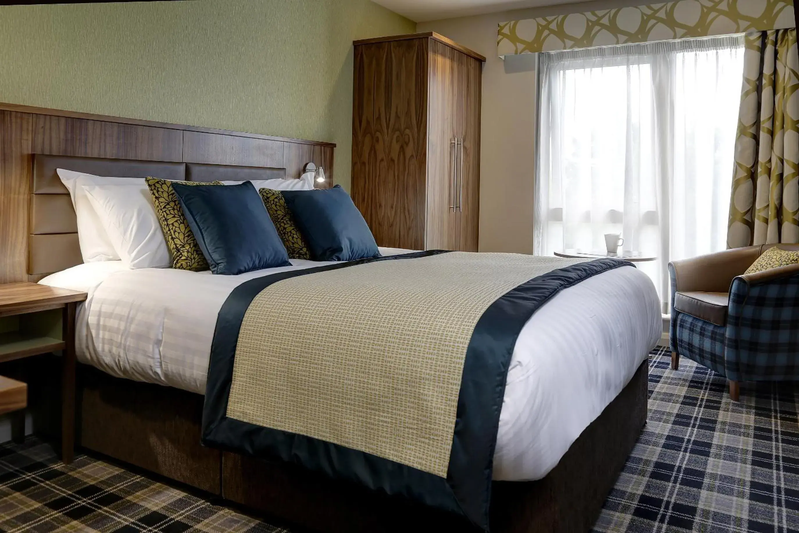 Photo of the whole room, Bed in Best Western Plus Pinewood Manchester Airport-Wilmslow Hotel
