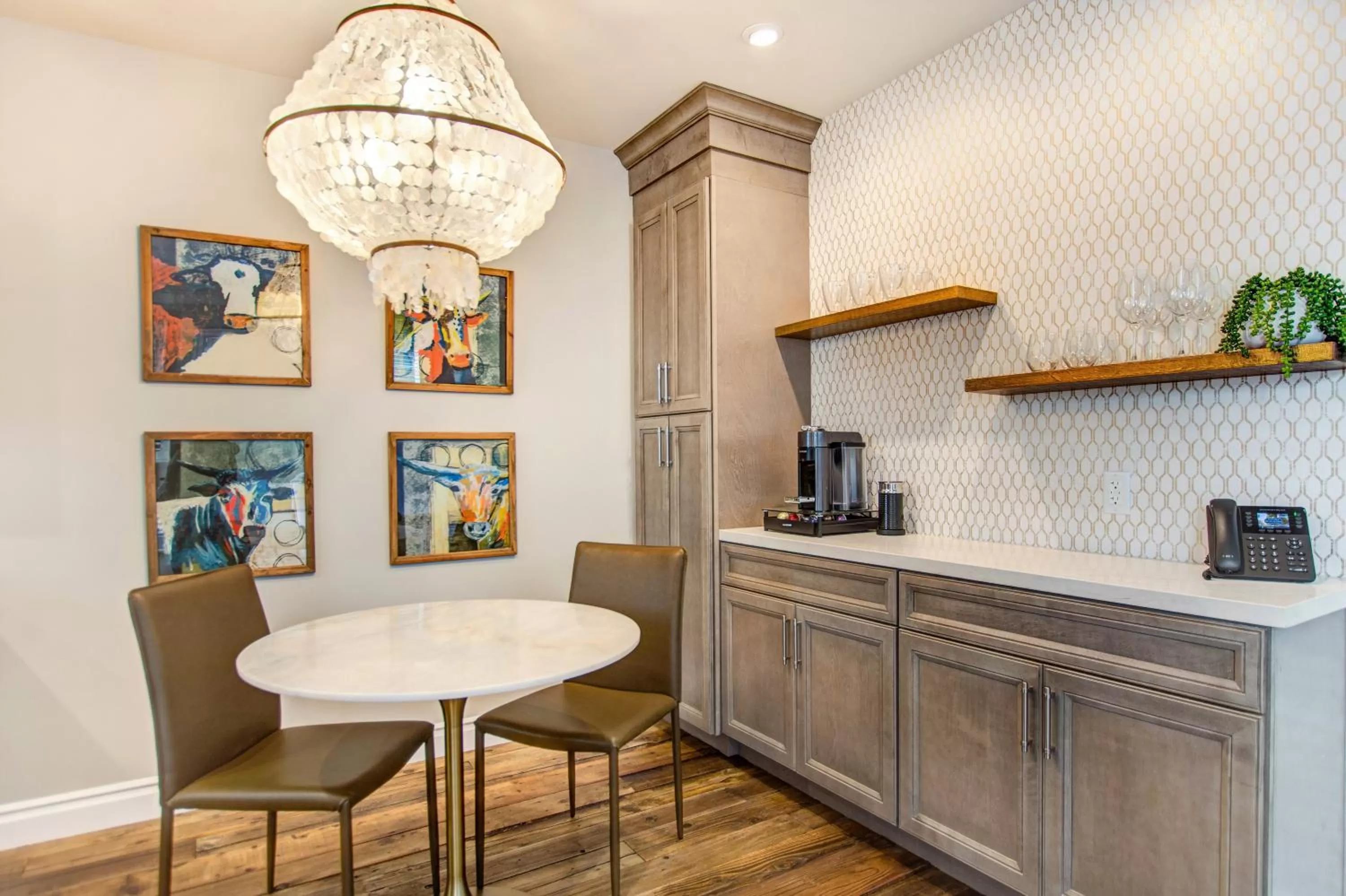 Dining area, Kitchen/Kitchenette in Sonoma Bungalows