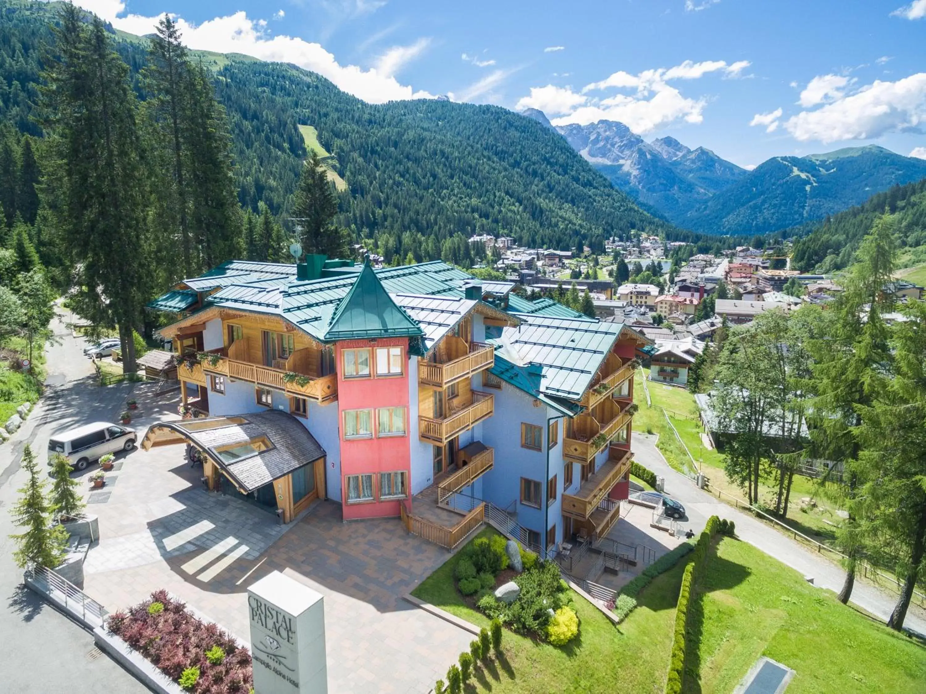 Property building, Bird's-eye View in Cristal Palace Hotel