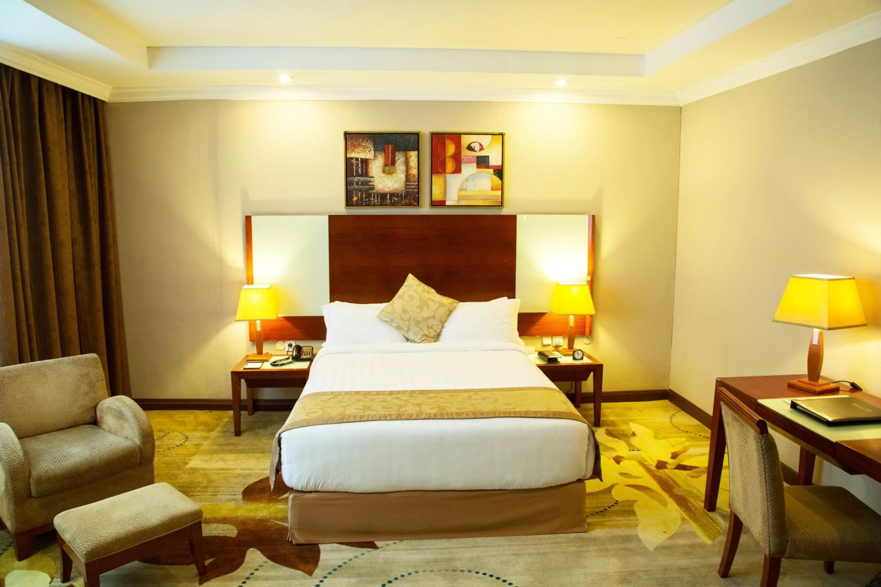 Bedroom, Bed in Jupiter International Hotel - Bole