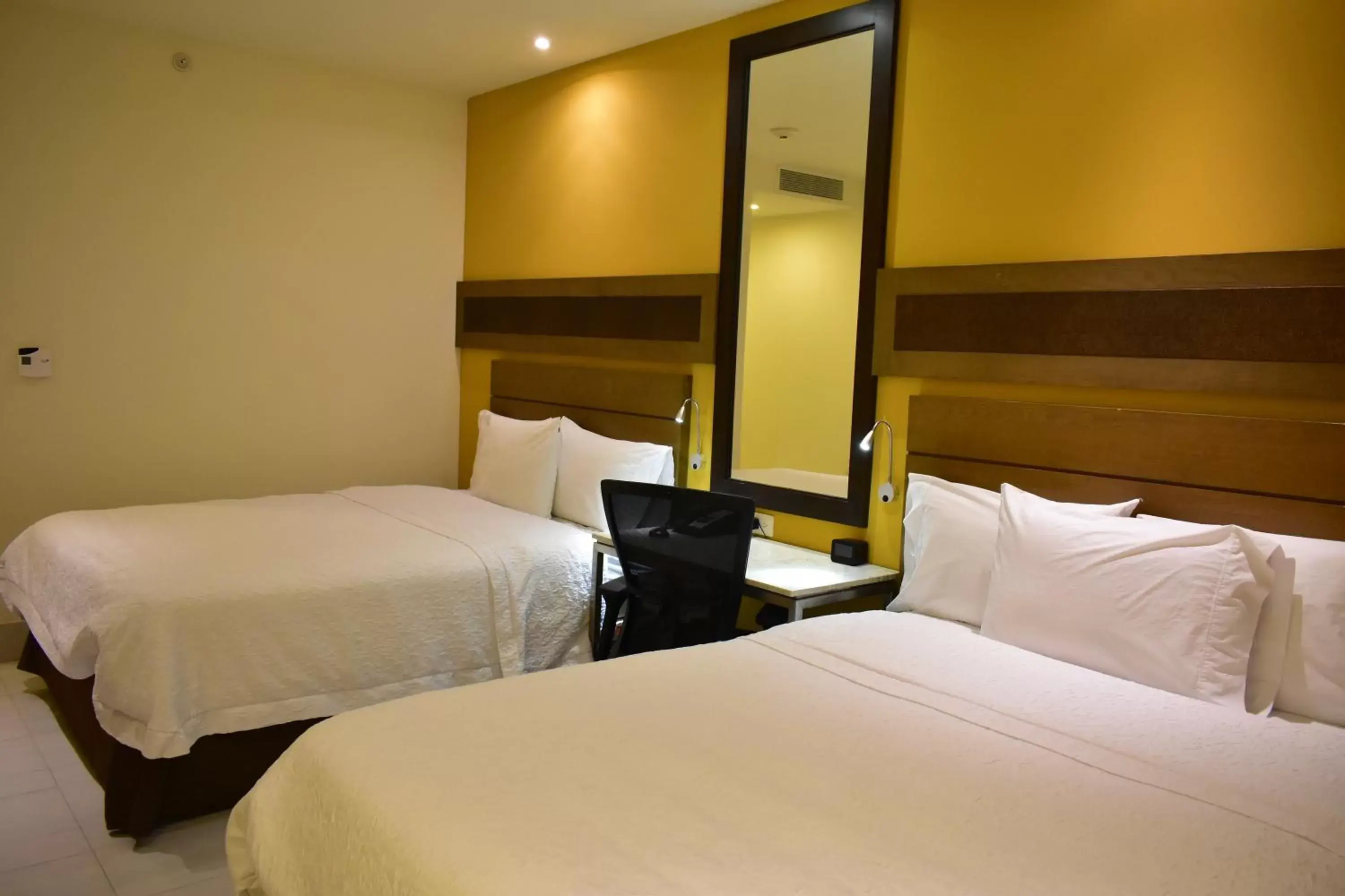 Bed in Hampton Inn by Hilton Ciudad del Carmen