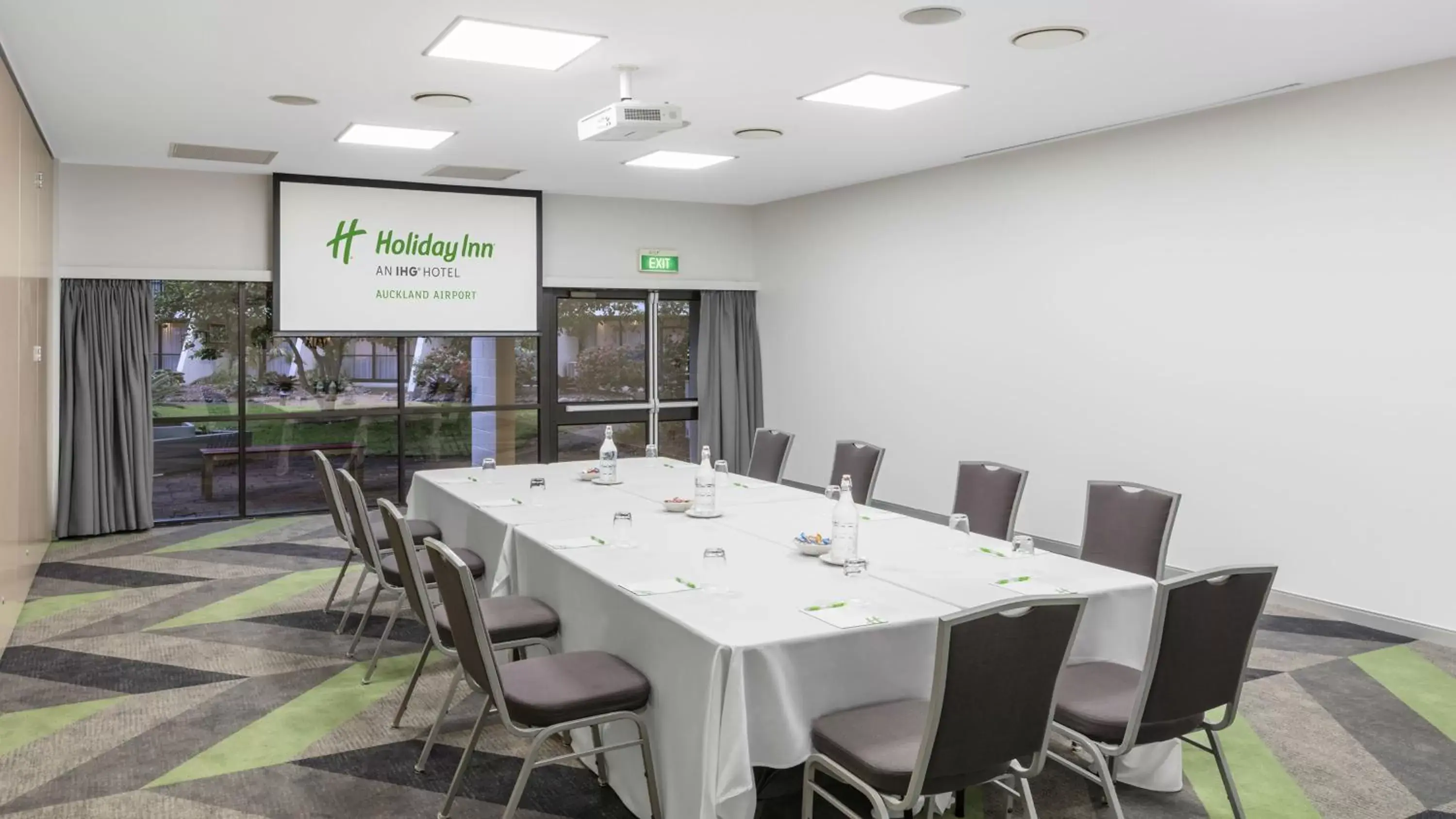 Meeting/conference room in Holiday Inn Auckland Airport, an IHG Hotel