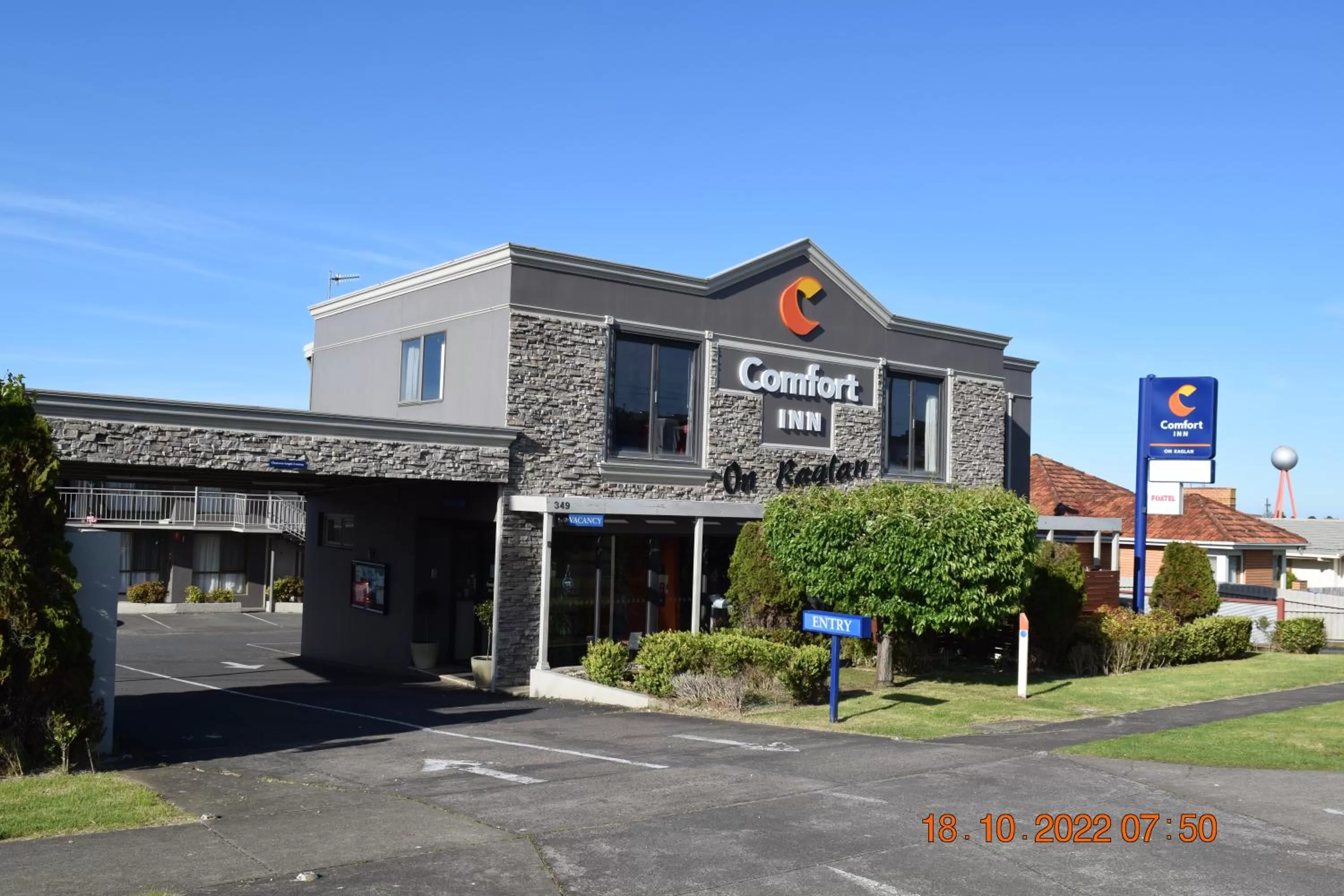 Street view in Comfort Inn On Raglan